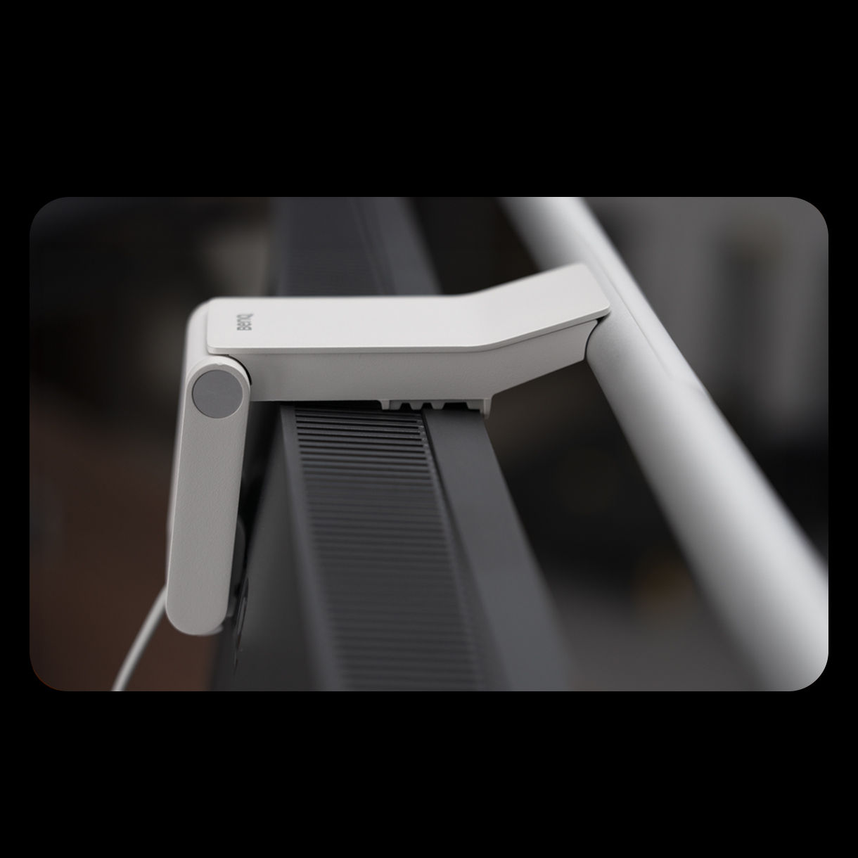 BenQ ScreenBar Pro features a patented clamp that fits ultra-thin, curved, and ultra-wide monitors securely without scratching, ensuring durability and seamless integration into any workspace setup.