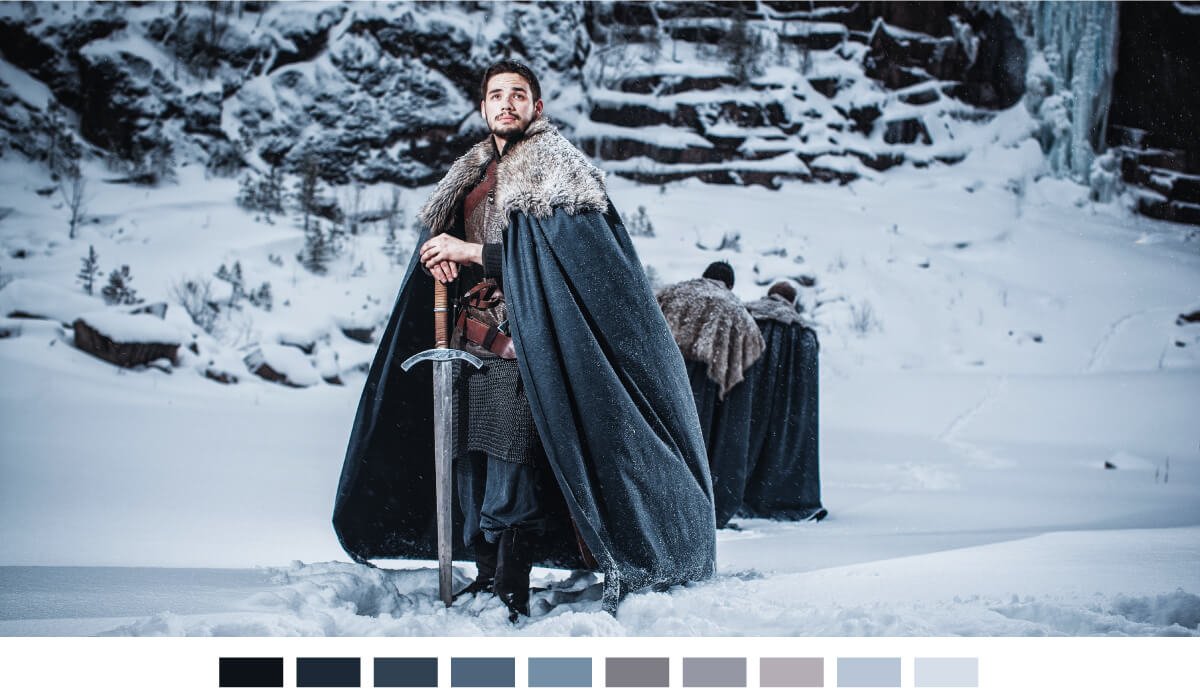 Durch bläuliche Farbtöne vermittelt das Bild Kälte und unterstützt die gewünschte Wirkung im Film.