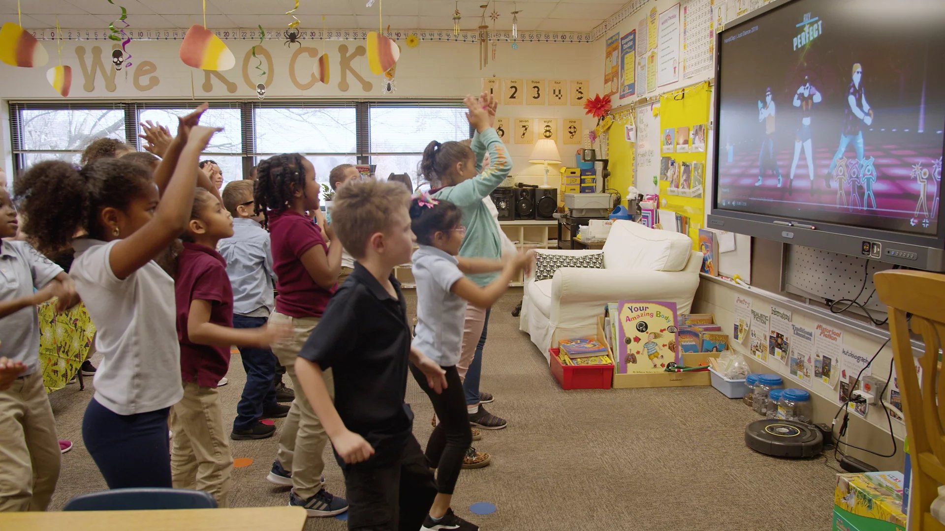 alt="Students of Kankakee Elementary School dancing along a video played on BenQ Interactive Display"