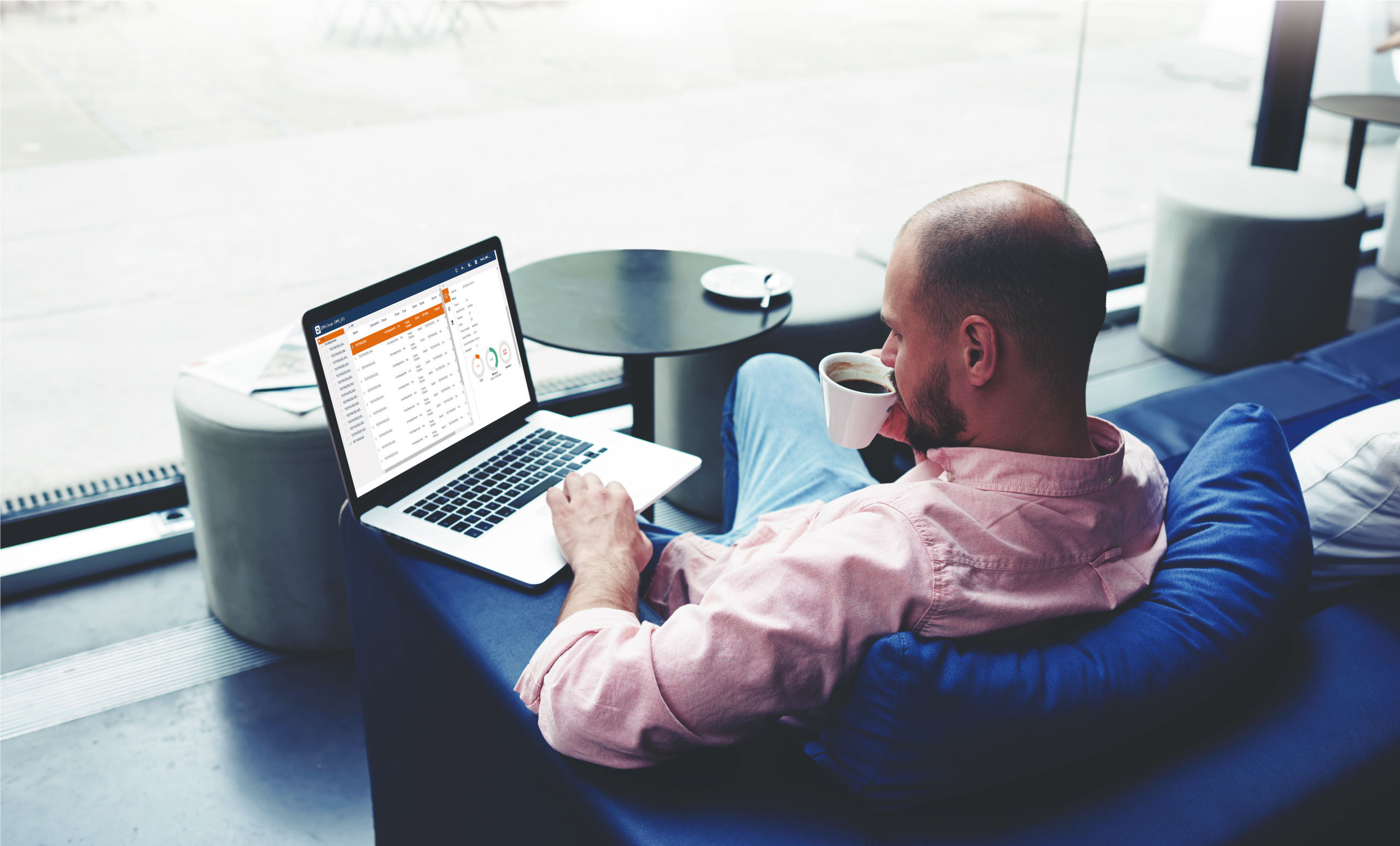 มอบประสบการณ์การใช้งานพีซีที่ง่ายดายด้วย โปรเจคเตอร์อัจฉริยะแบบไร้สายสำหรับธุรกิจของ BenQ 