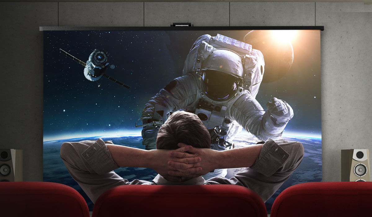 Qué es mejor proyector o TV para un cine en casa?