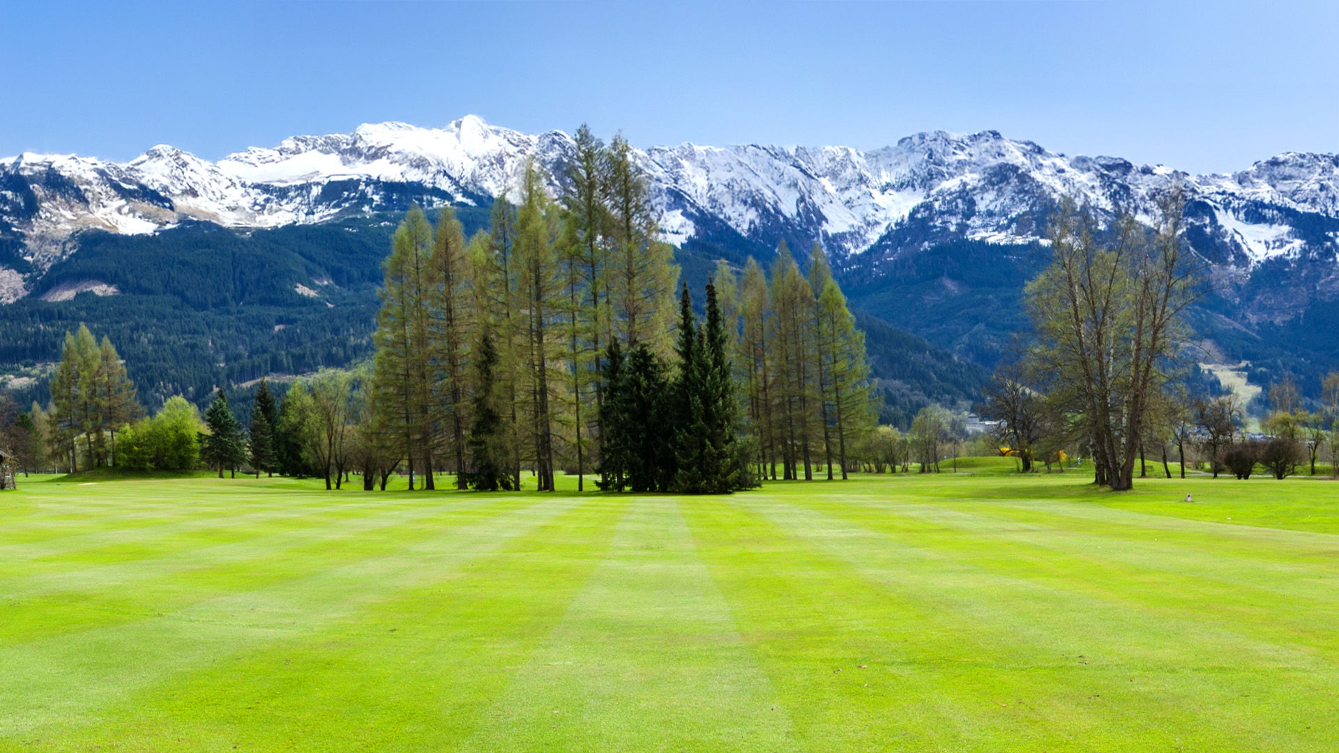 BenQ BR9708 golf simulator projection with high contrast and detailed shadow depth