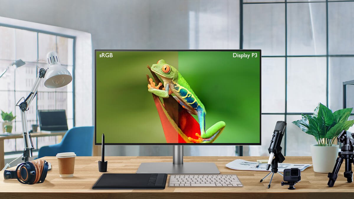 BenQ 4K monitor for macbook PD3220U with Display P3 has more saturated red and green colors for artworks than sRGB monitor.