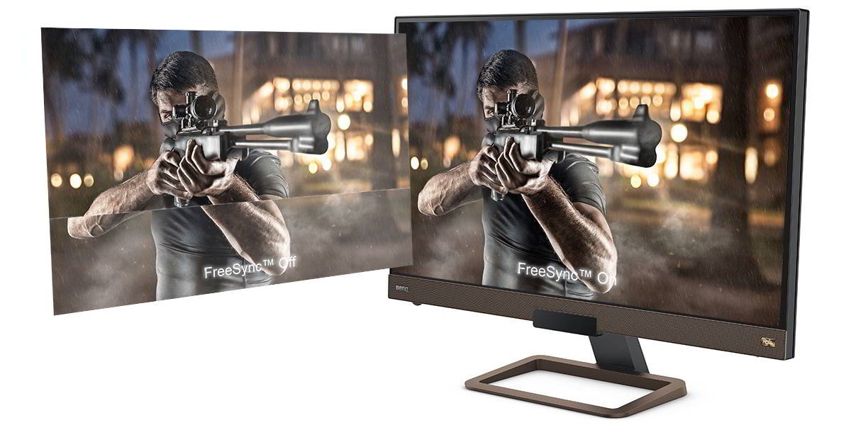The monitor shows two display pictures, one with FreeSync mode on and the other with FreeSync mode off.