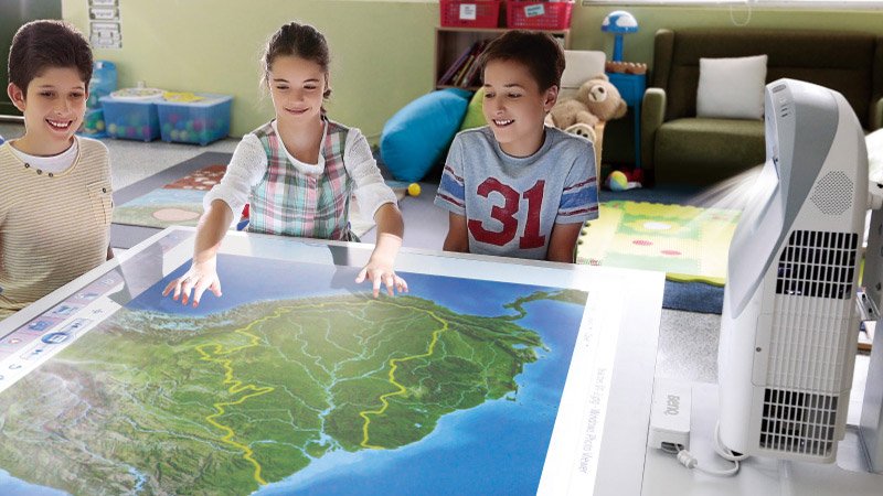 children with the map projected by an interactive BenQ projector in classroom