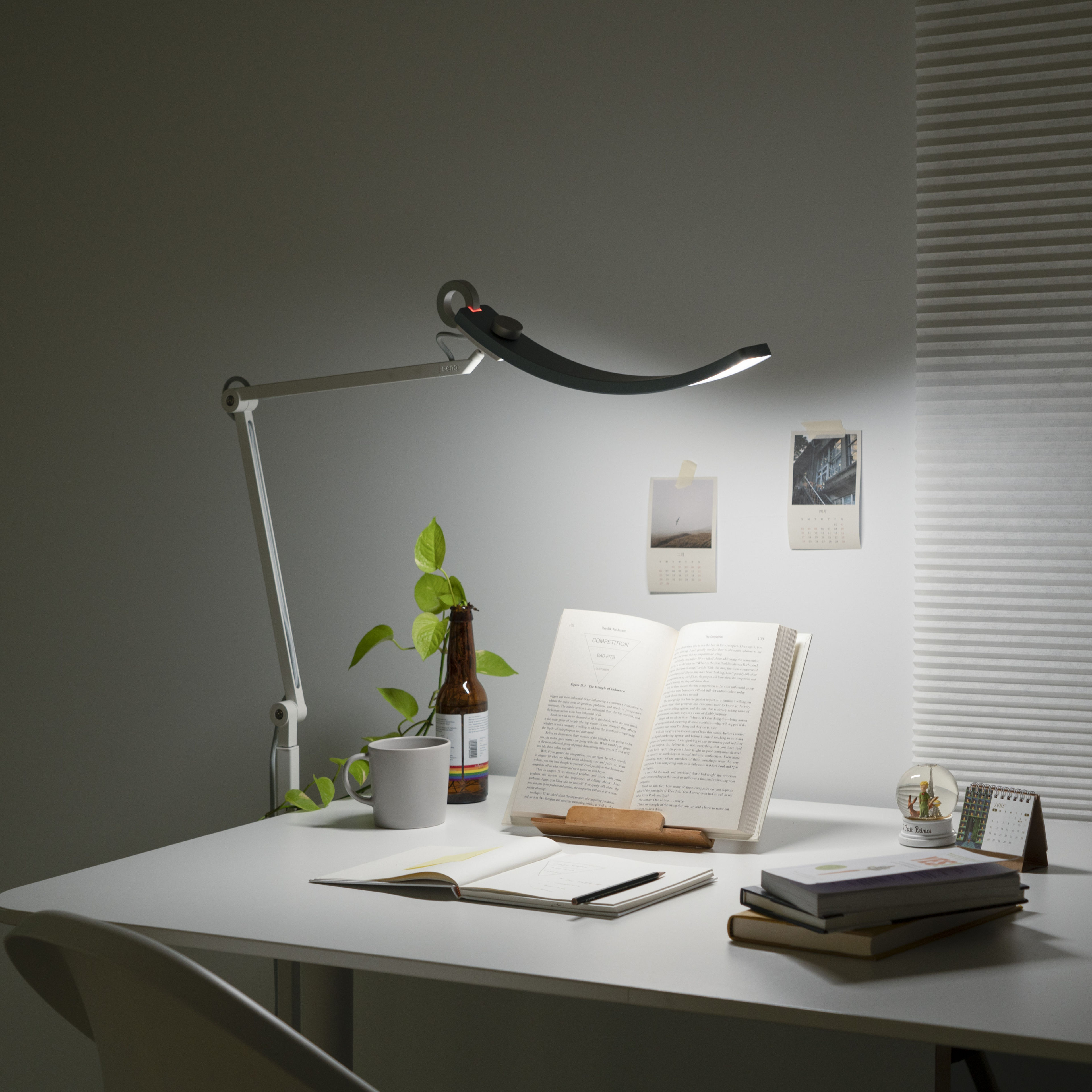 オフィス家具 BENQ BenQ e-Reading Floor Lamp: Enhance Every Corner of your Home