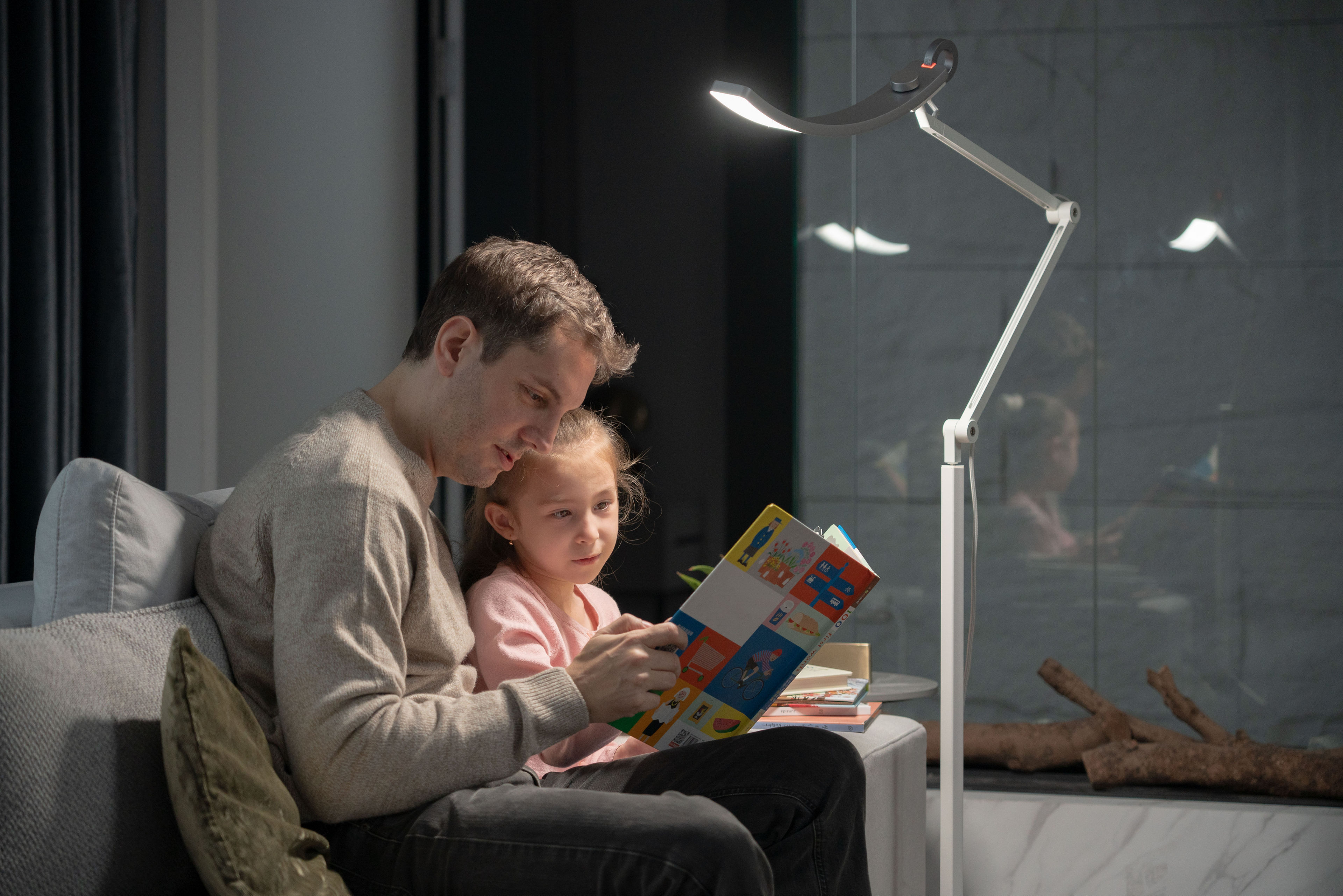 オフィス家具 BENQ BenQ e-Reading Floor Lamp: Enhance Every Corner of your Home
