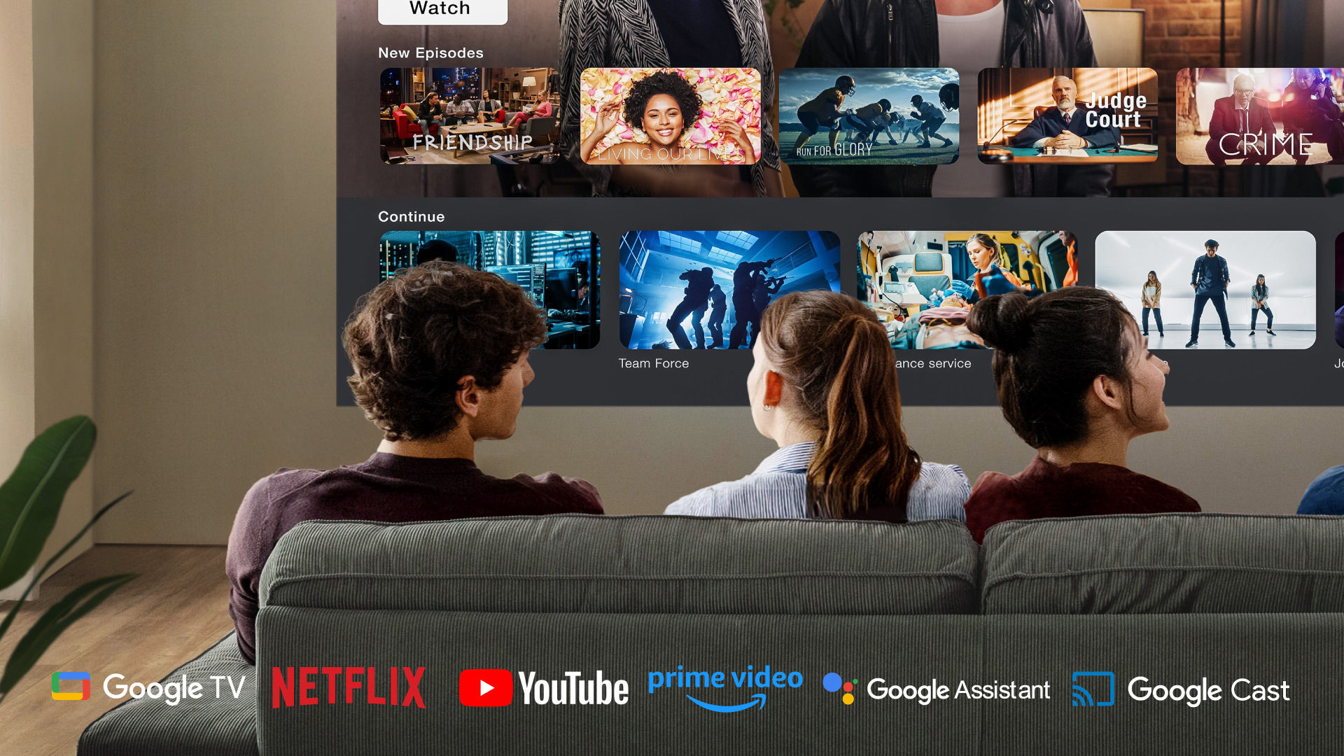 Freunde streamen Netflix mit BenQ Projektor mit Google TV