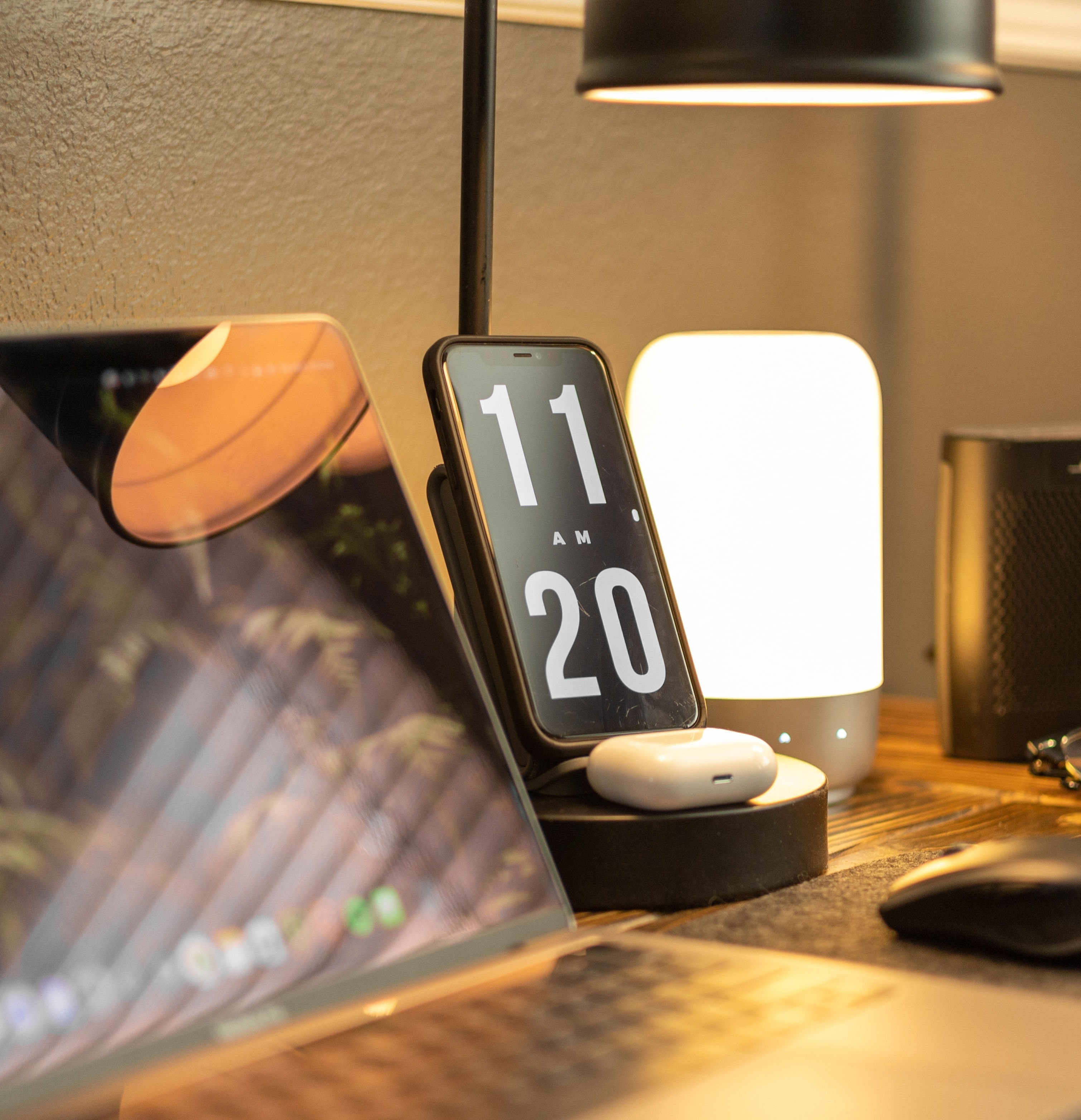 BenQ Screenbar Halo Desktop Lamp is EASY ON THE EYES Short