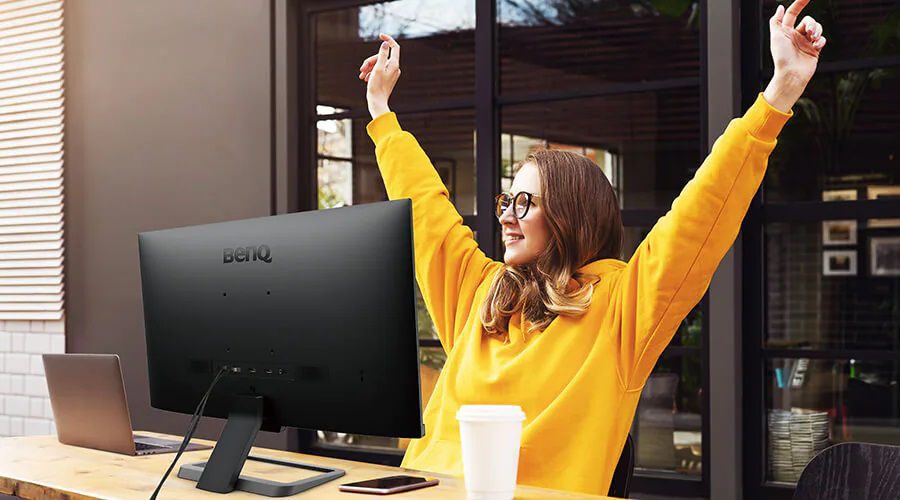 đôi mắt thoải mái khi người dùng sử dụng các sản phẩm có tính năng bảo vệ mắt 