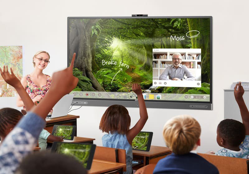 BenQ interactive displays offer cloud collaboration features in its native digital whiteboard software- EZWrite, allowing teachers to engage remote students in hybrid learning models, and help promote BYOD model 