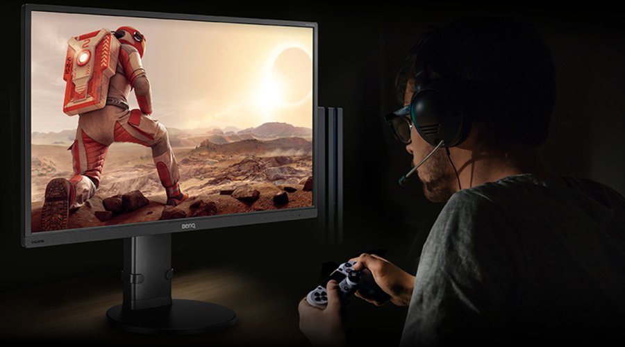 The gamer is playing game in BenQ gaming monitor without any input lag.