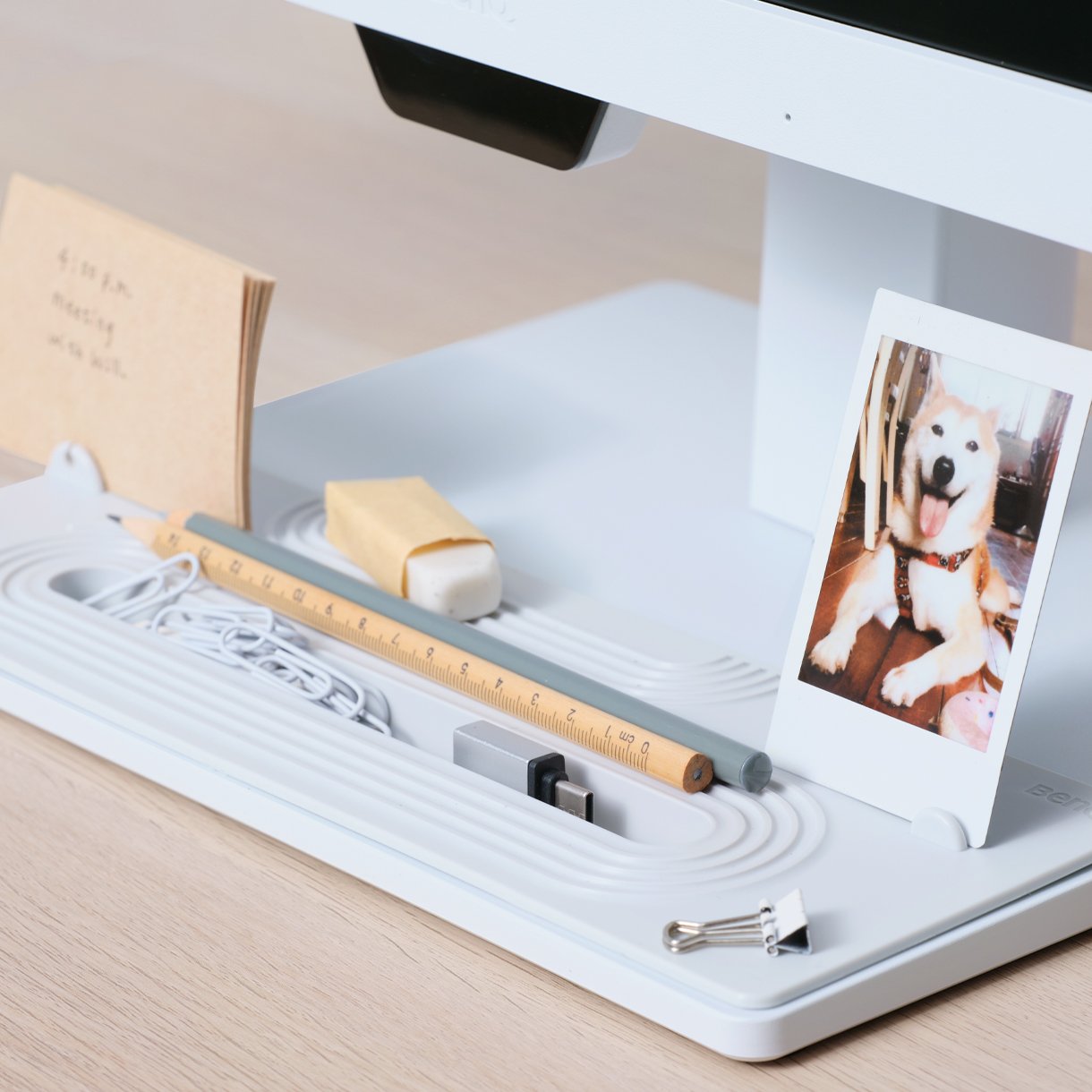 BenQ GW2790QT optional accessory base cover GC01 organizes stationery and clears your desk surface for higher productivity.