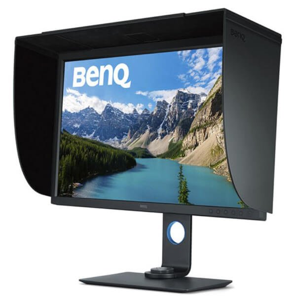 The professional monitor comes with a shade hood which prevents light from outside the screen.