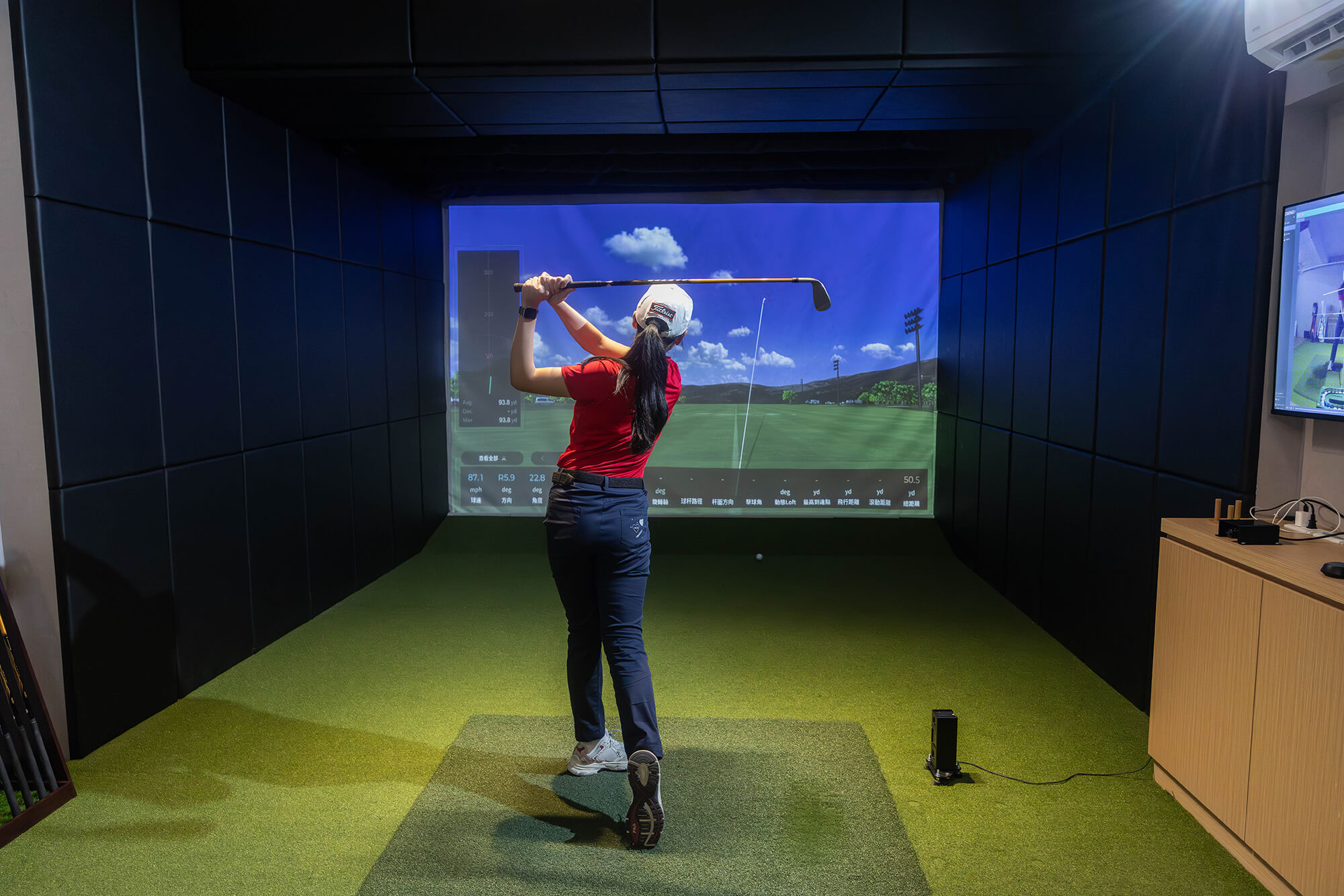 BenQ、Hey Golf 共同打造室內高爾夫社交秘境