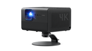 BenQ GP520 projektör, her türlü oda düzeninde esnek kurulum için ön veya yan projeksiyonu destekler.