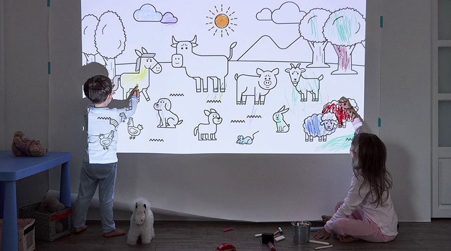 Smart projector helps teach budding little artists how to draw