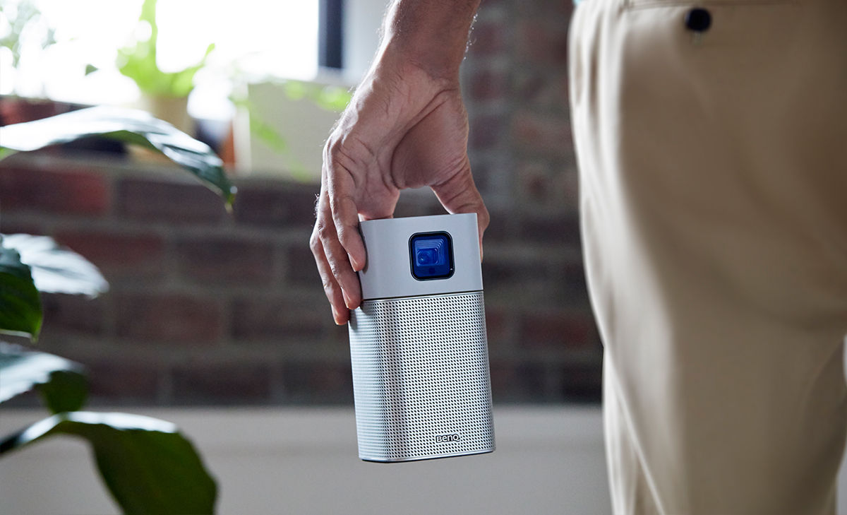 GV1's powerful 5-watt chambered speaker bringings crystal clear music wherever you go