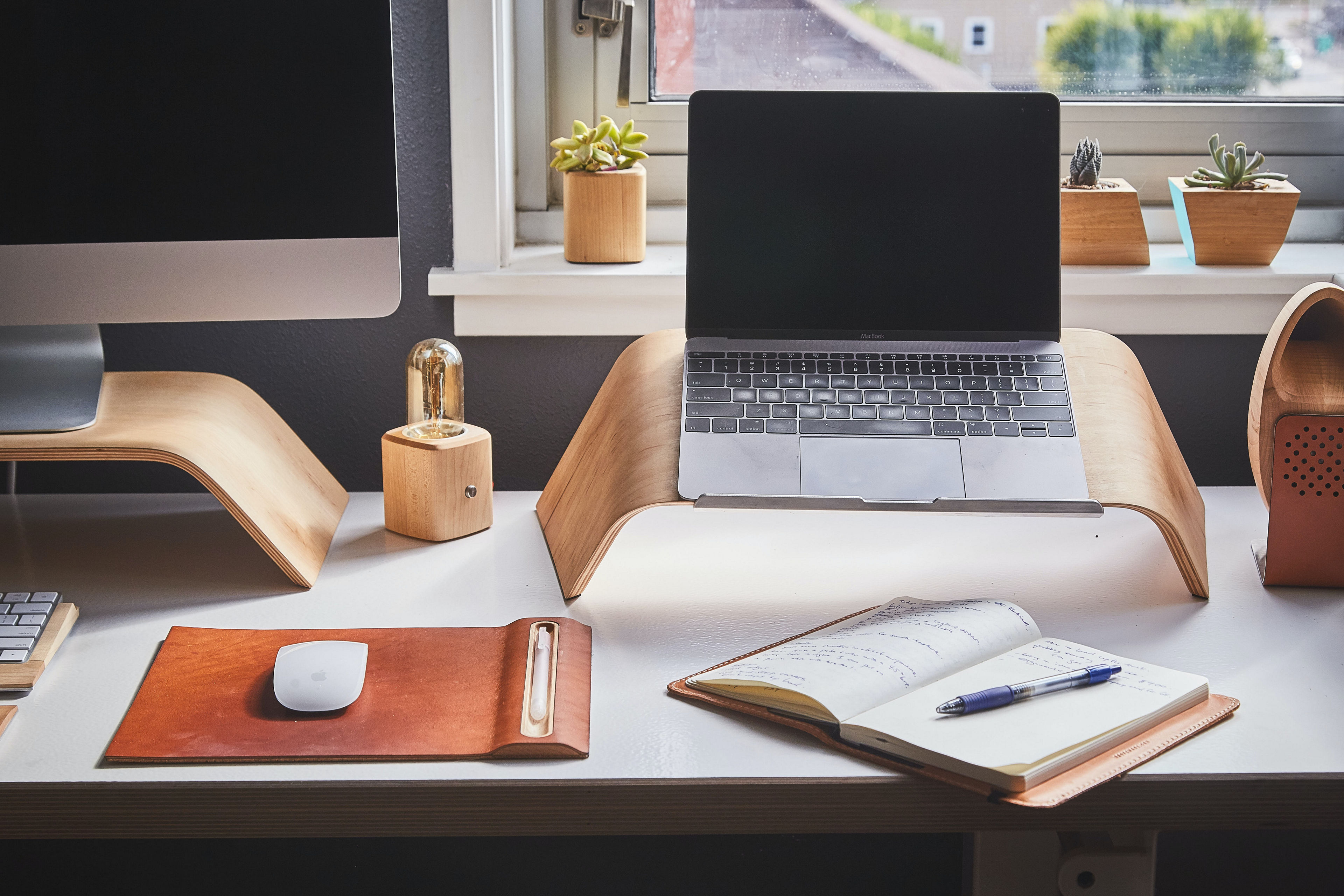 35 Must-Have Office Desk Accessories for Productivity