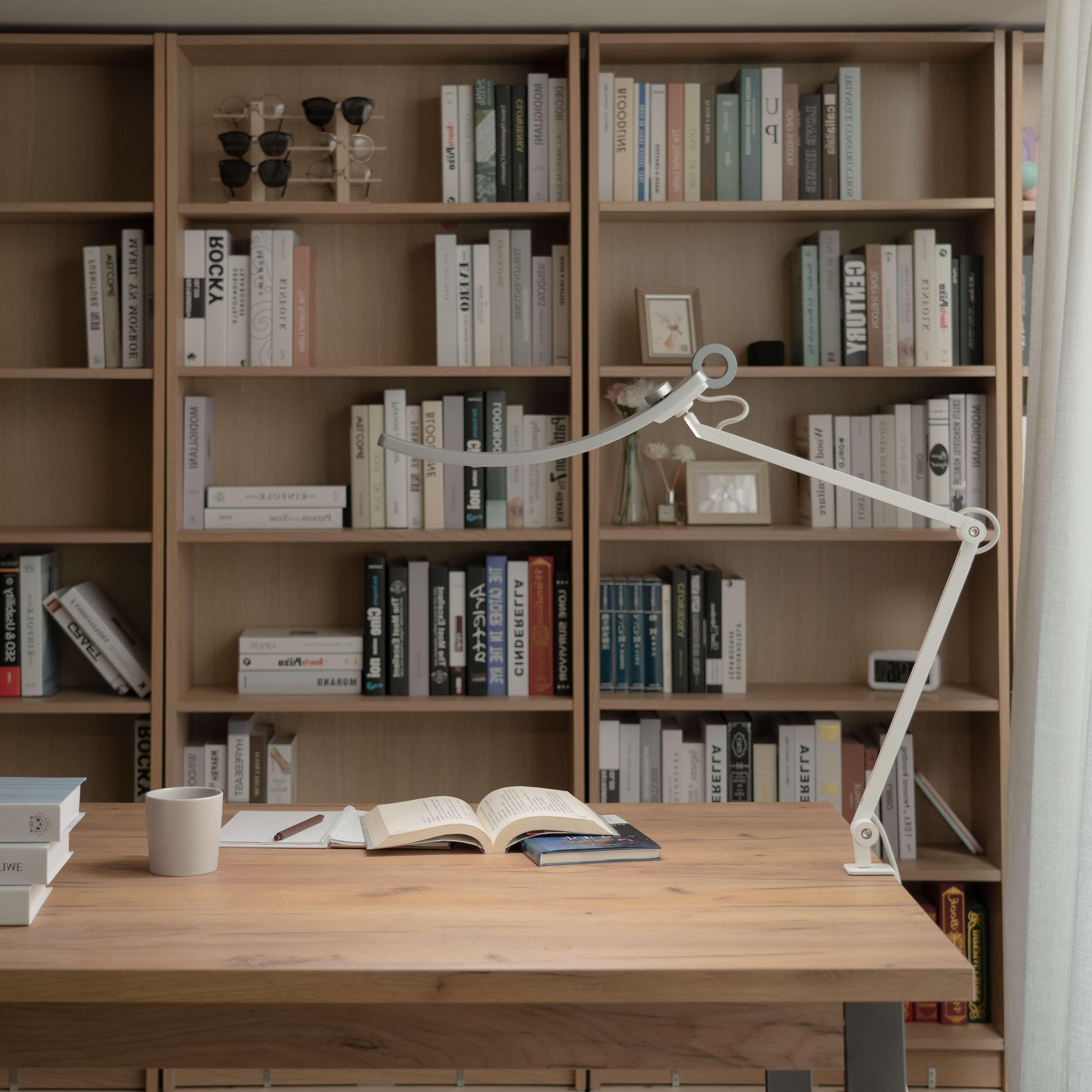 reading desk lamp placing on the left hand side of the reader