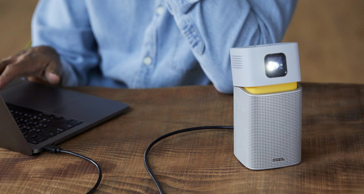 How to choose a DLP mini portable projector that works with your laptop.