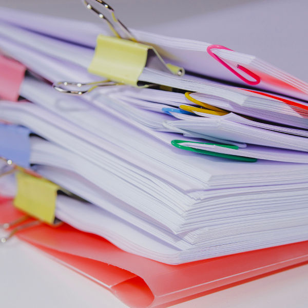 Teams repeating discussions and delaying decisions without instant search or automated meeting summaries.