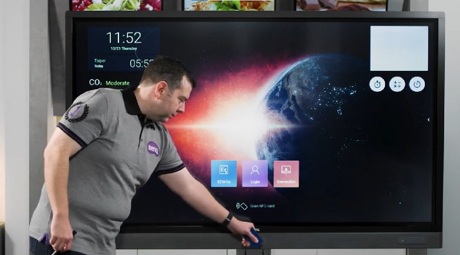 Why Interactive Displays Are the New Smartphone for the Classroom? 