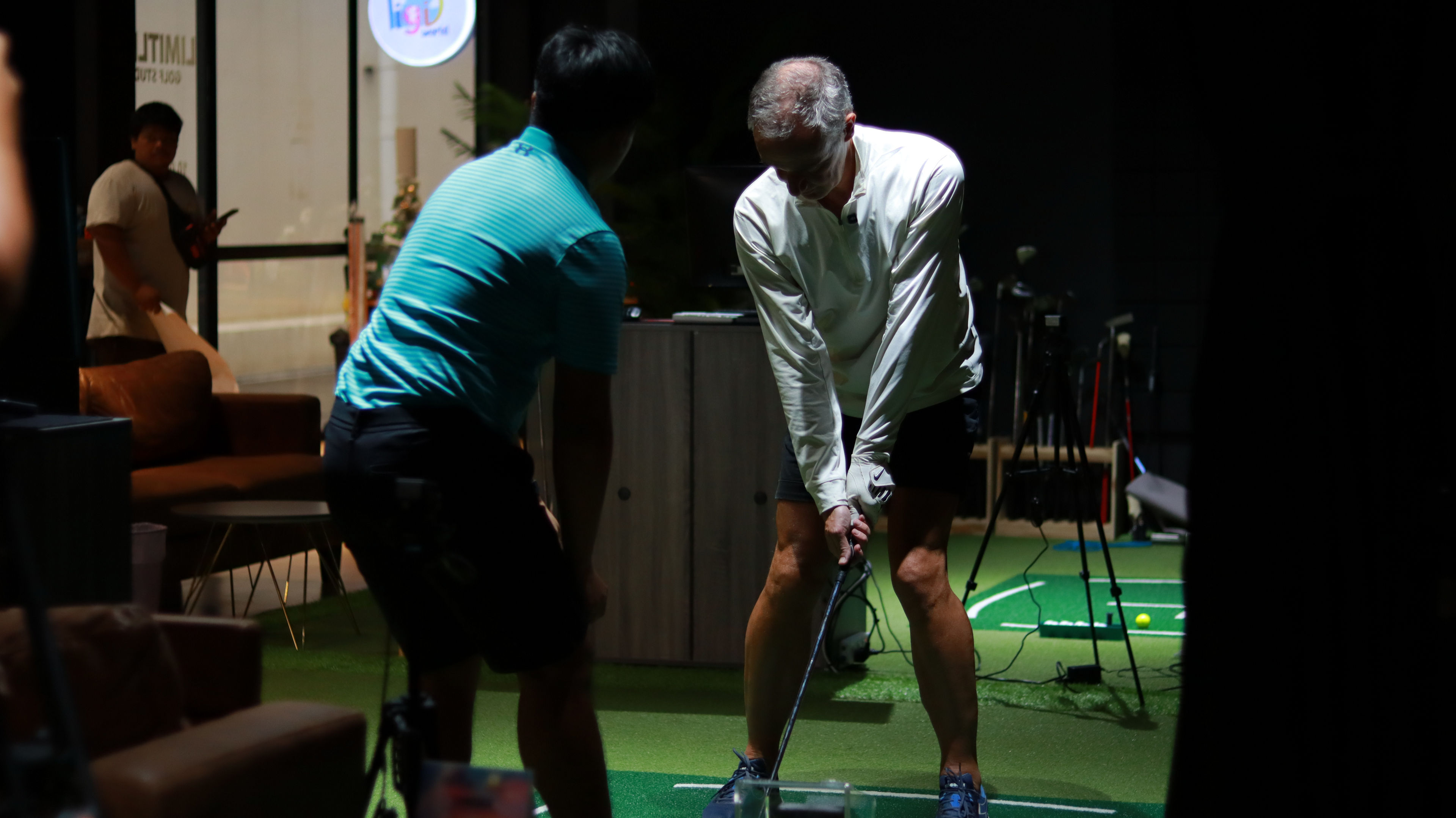 golf coach in limitless golf studio