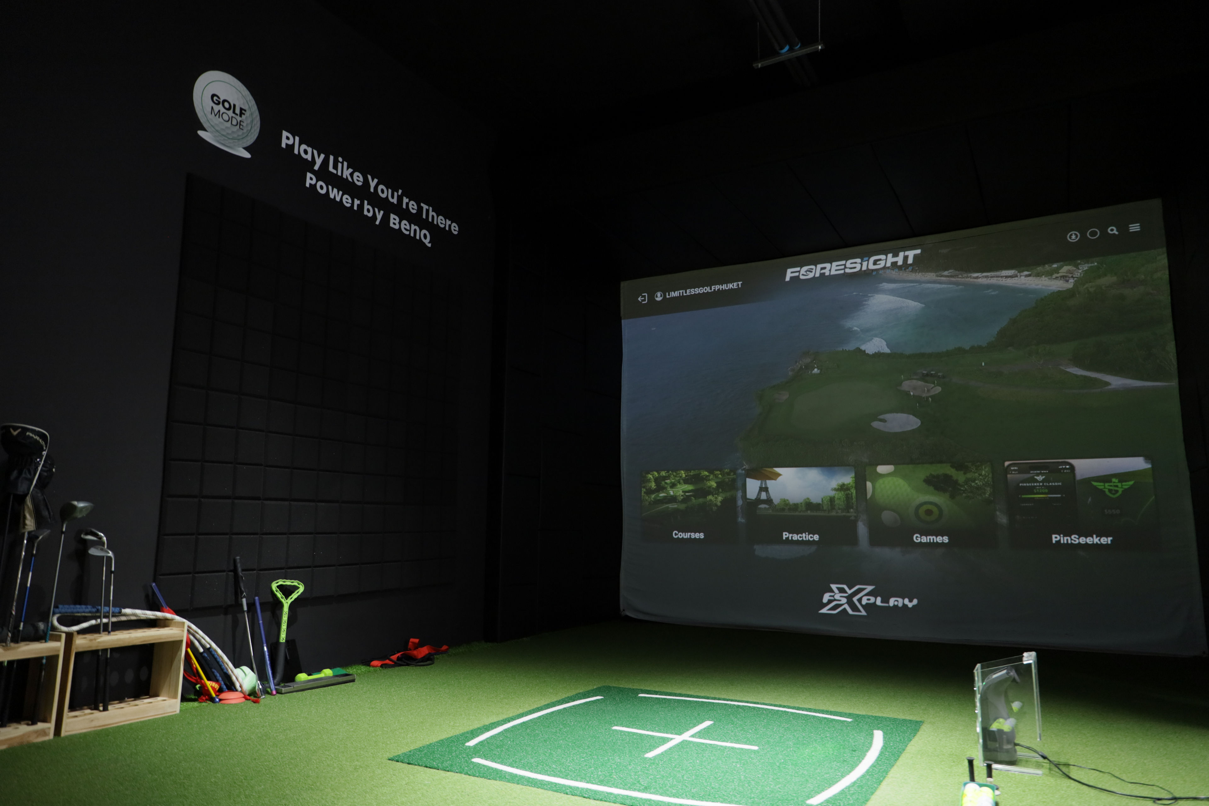 BenQ AH700ST in Limitless golf studio