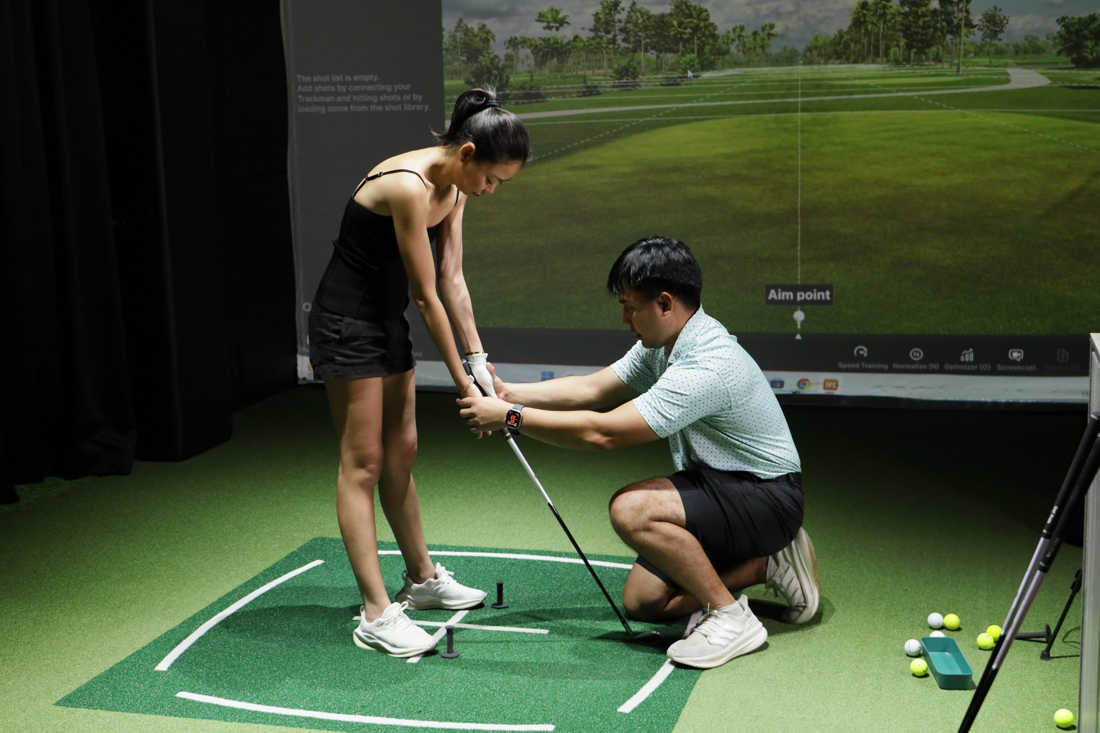 Coaching golf at limitless golf studio