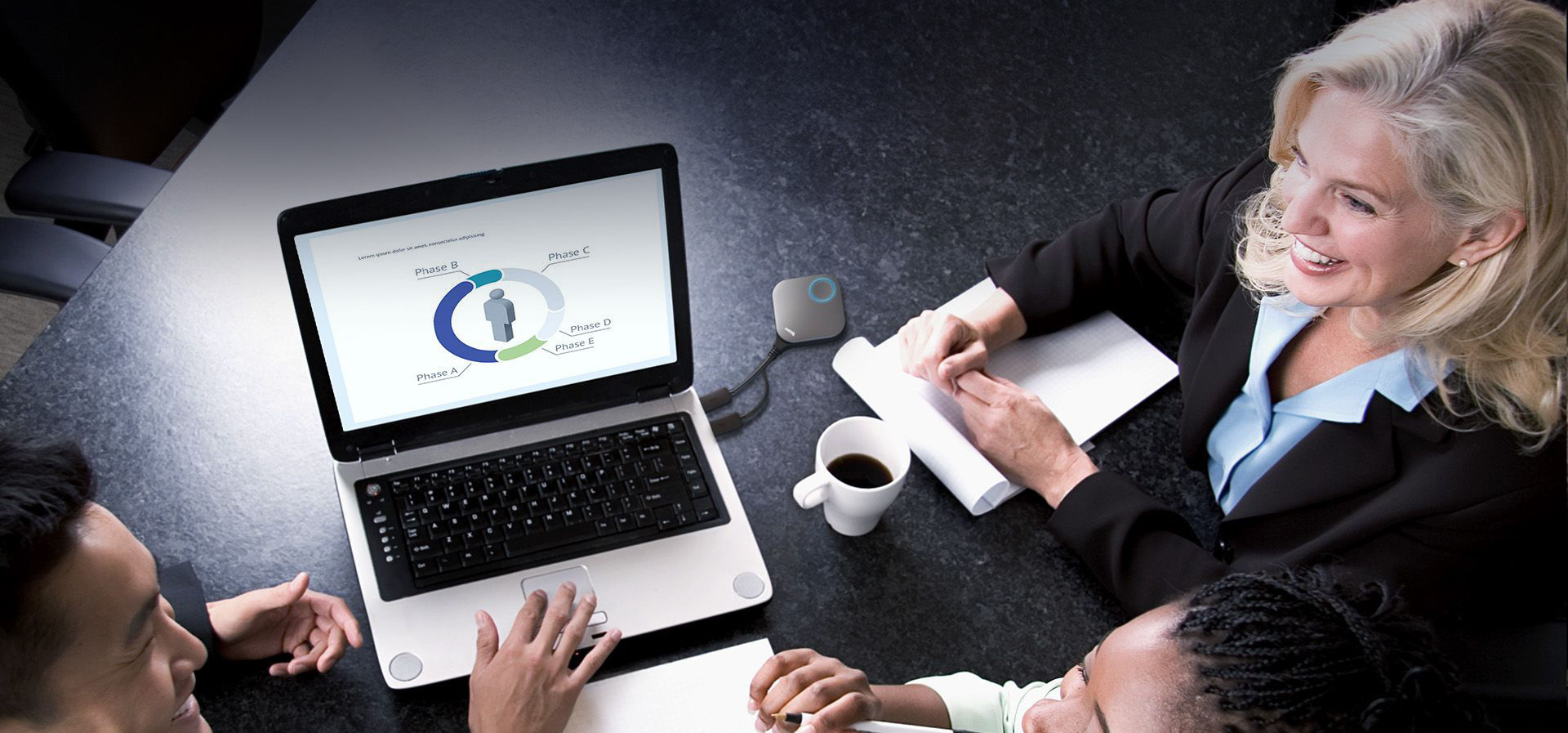 cable-free InstaShow facilitates presenting with laptop