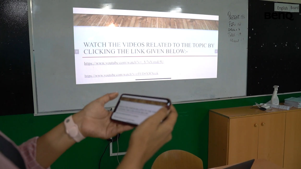 Ibn Seena English High School use Smart Projector for digital transformation