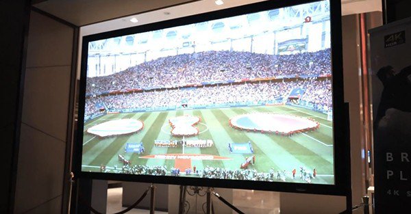 The live sports match projected by BenQ 4K projector delivers sharp and crisp 4K HDR sports actions.