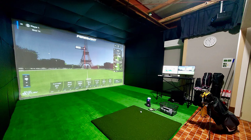 Short-throw is the best match for large impact screens in fully private rooms - Minna de Golf Marugame