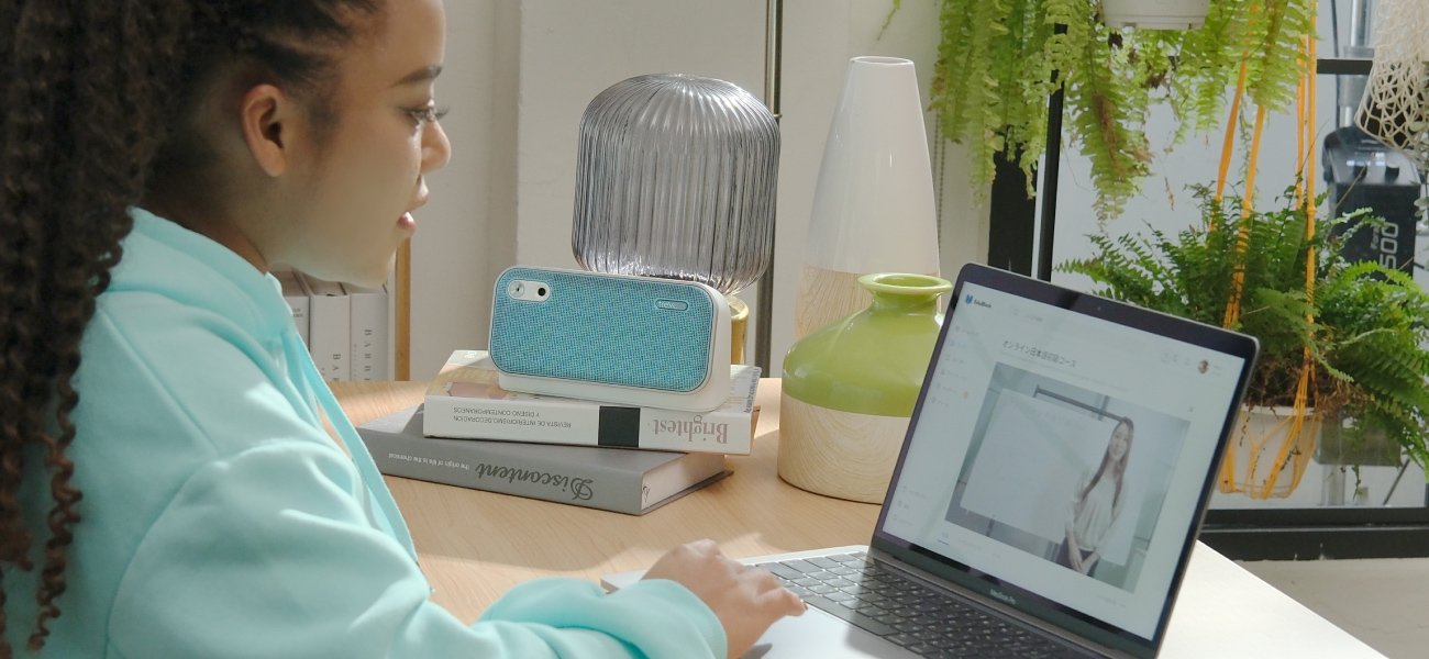 Increase motivation in language learning with a BenQ treVolo U bluetooth dialogue speaker