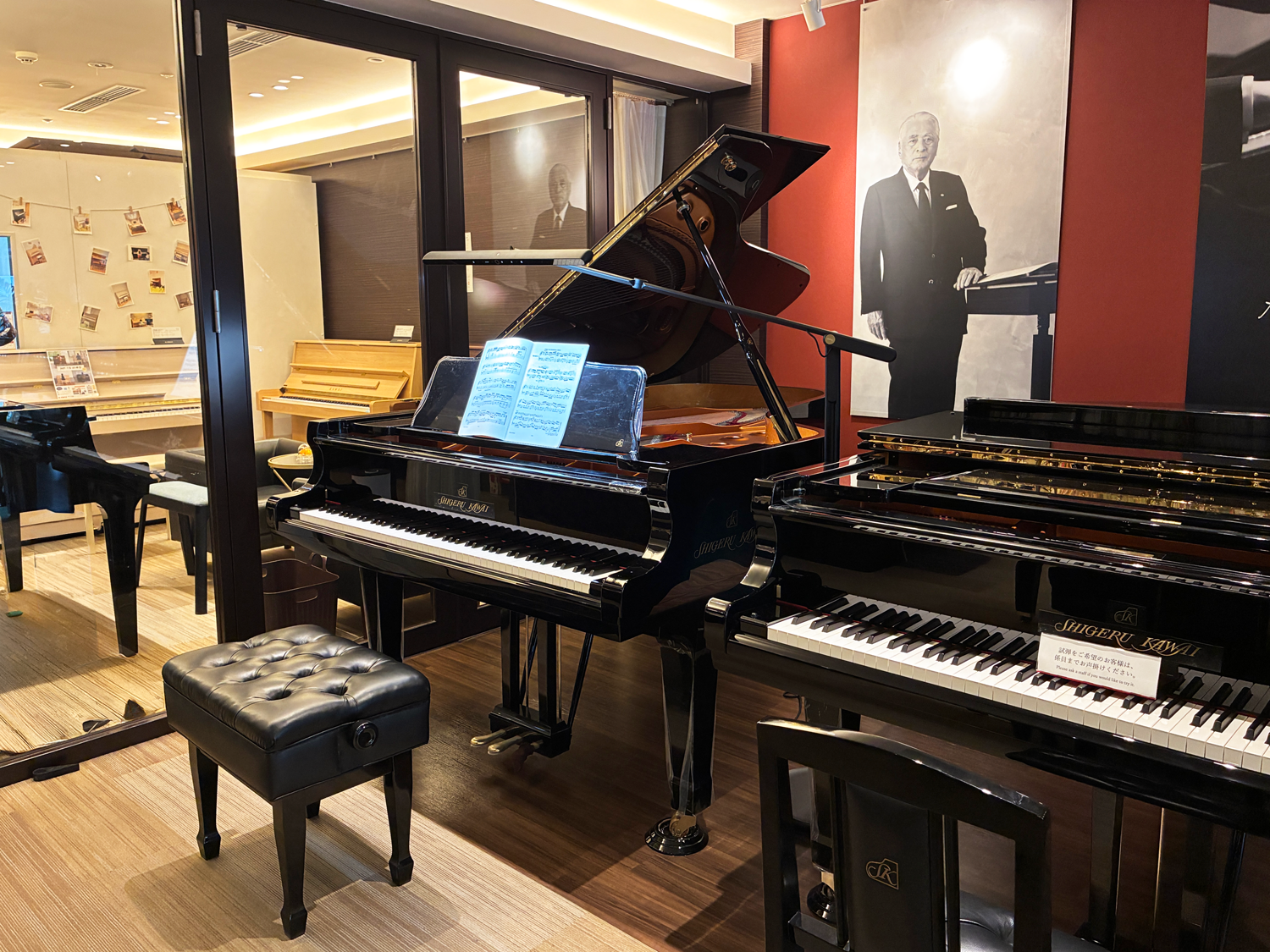 カワイ梅田でのBenQ PianoLight展示イメージ