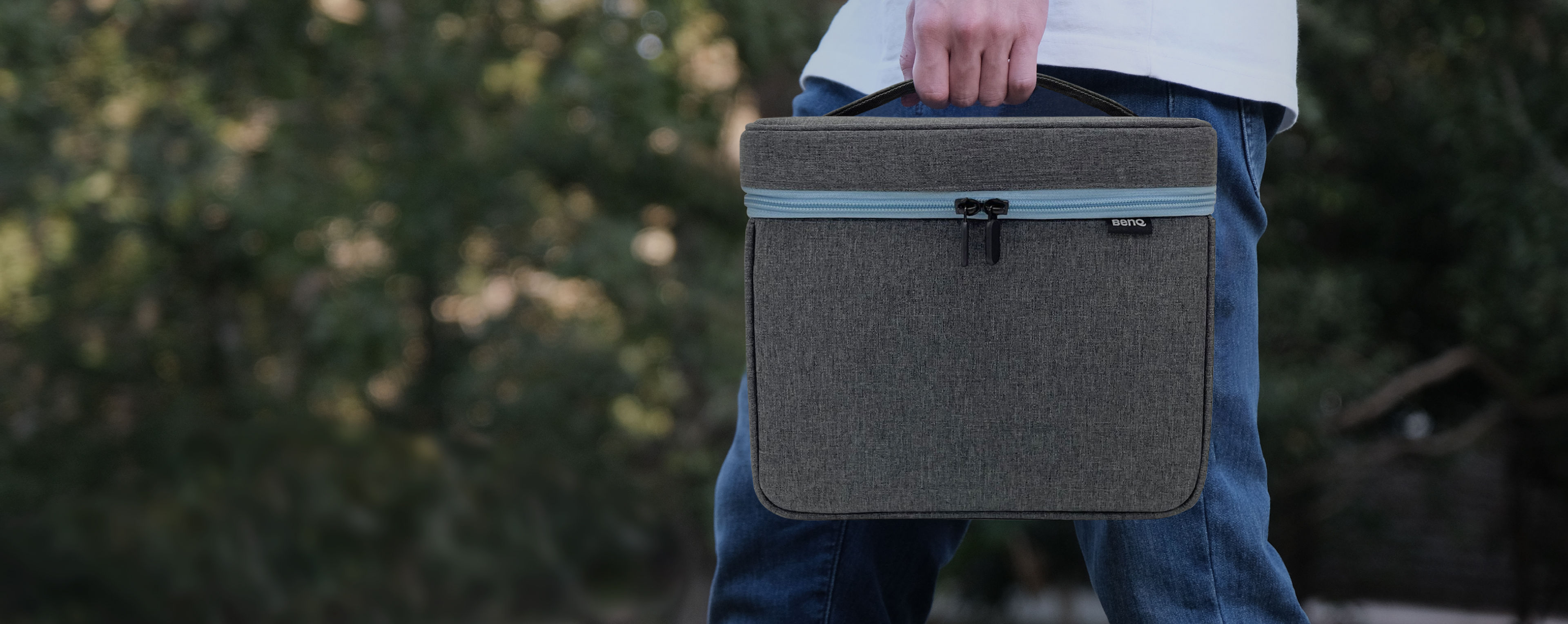 BenQ GP100A Carry Case let you travel with your portable projector safely