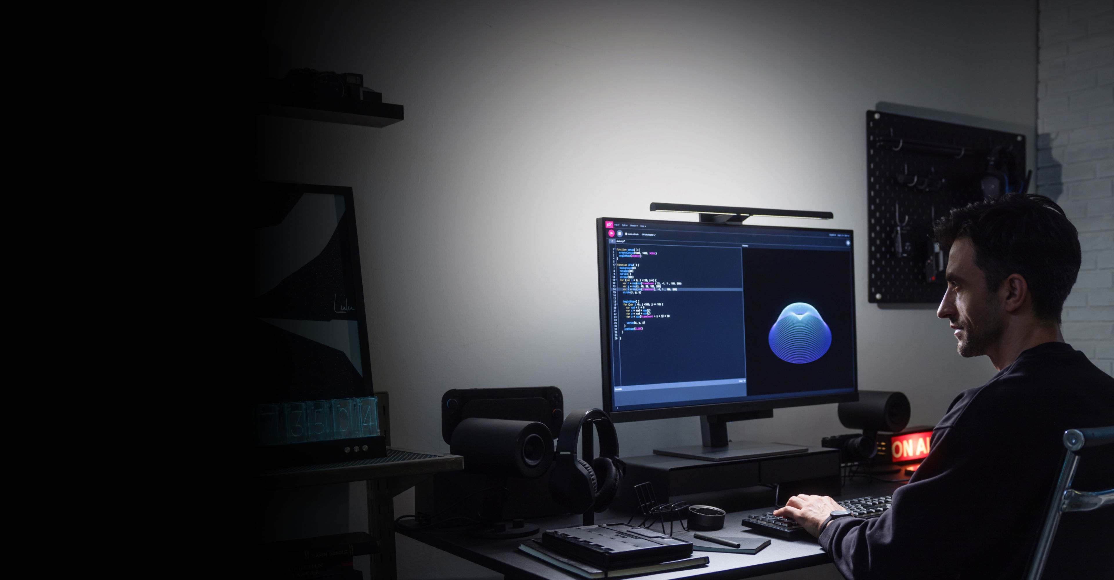 Lampe de bureau, éclairage grand angle pour travailler et lire en toute sérénité.