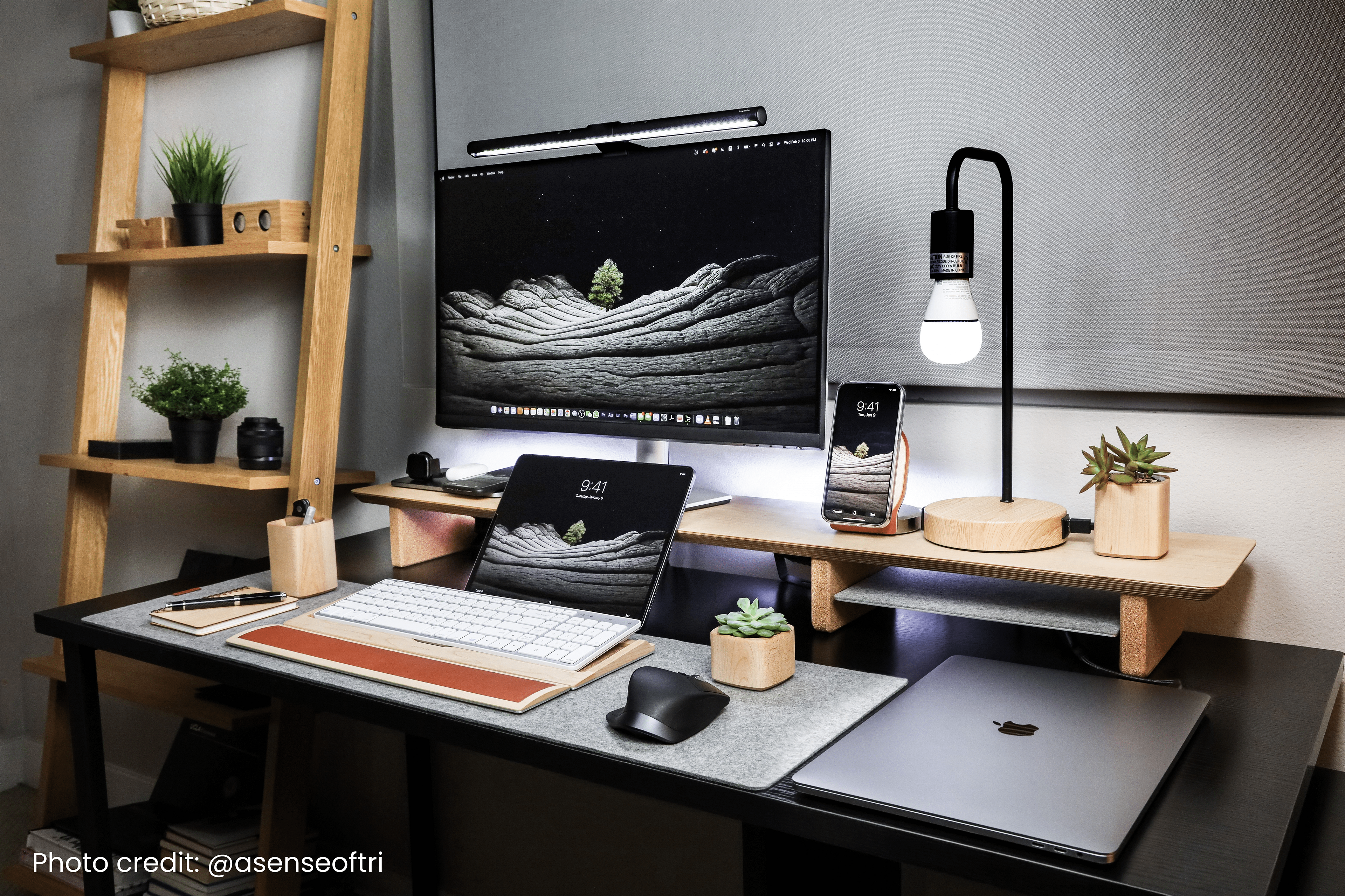 BenQ monitor light bars help you build a comfortable laptop workspace.