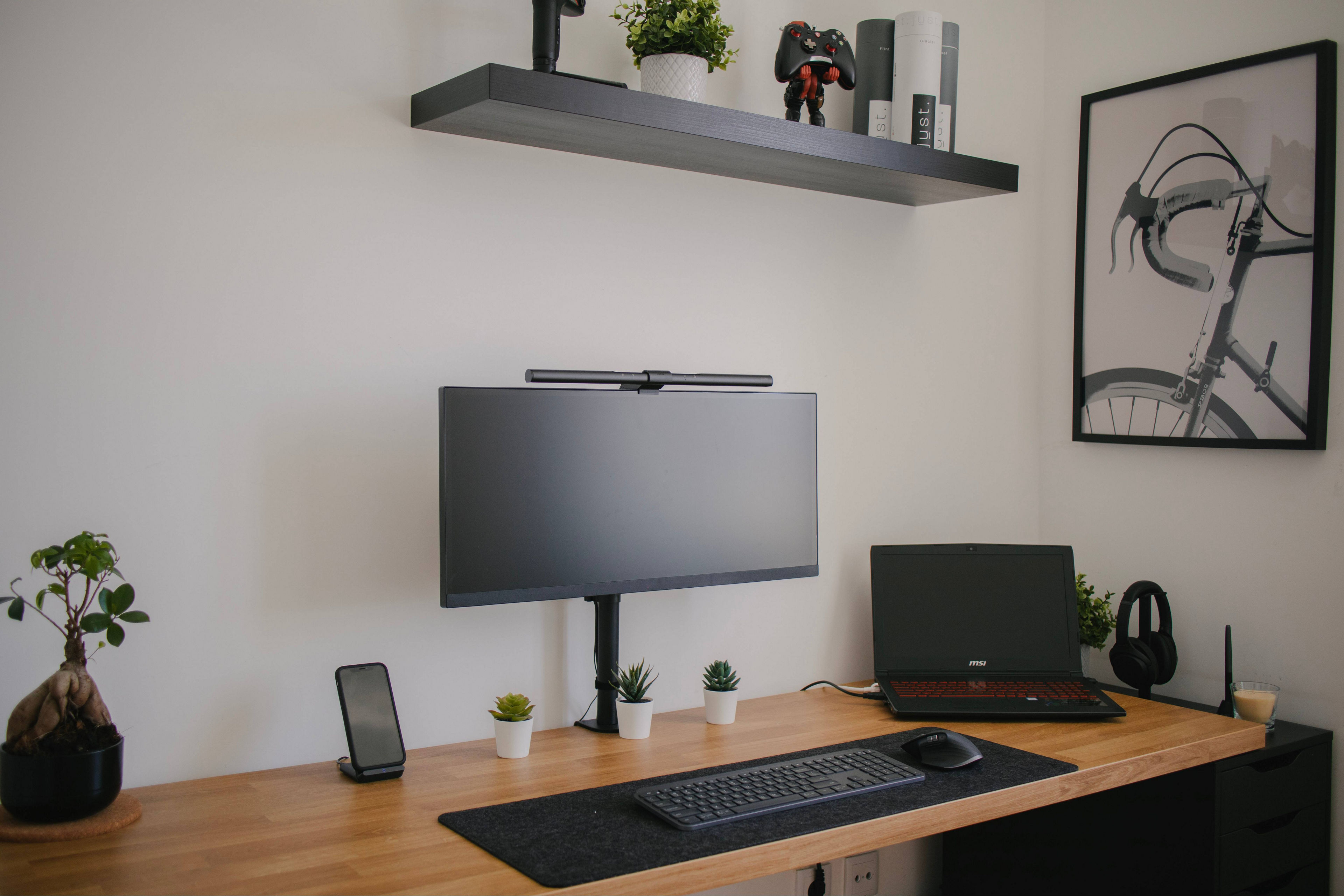 14 Pro Tips for the Ultimate Productive Desk Setup