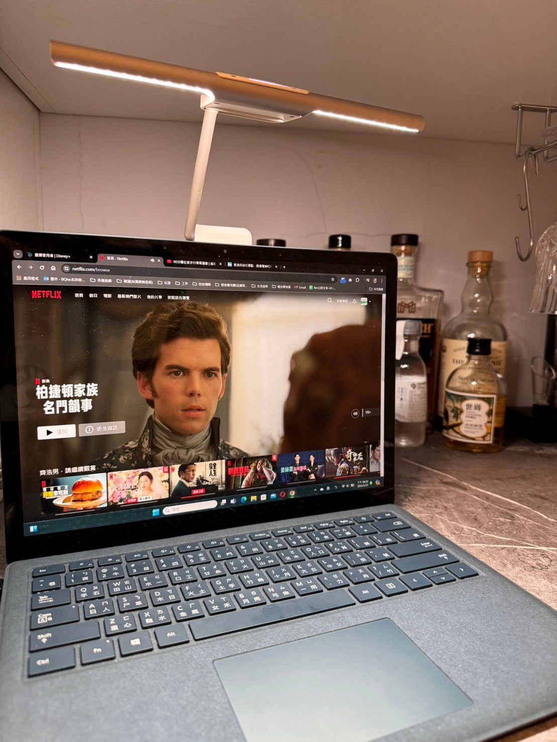 筆電使用，輕鬆追劇