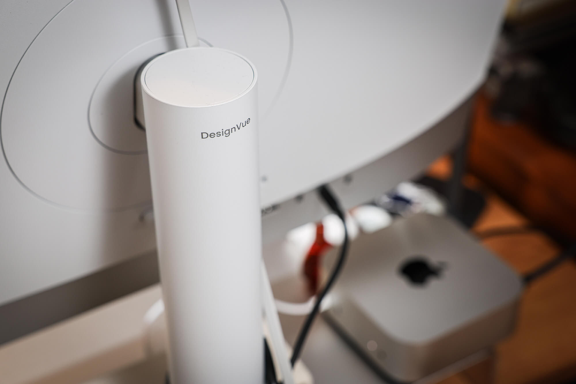 PD2730S 與 Mac 的高度相容，讓創作者保有更流暢的工作節奏。