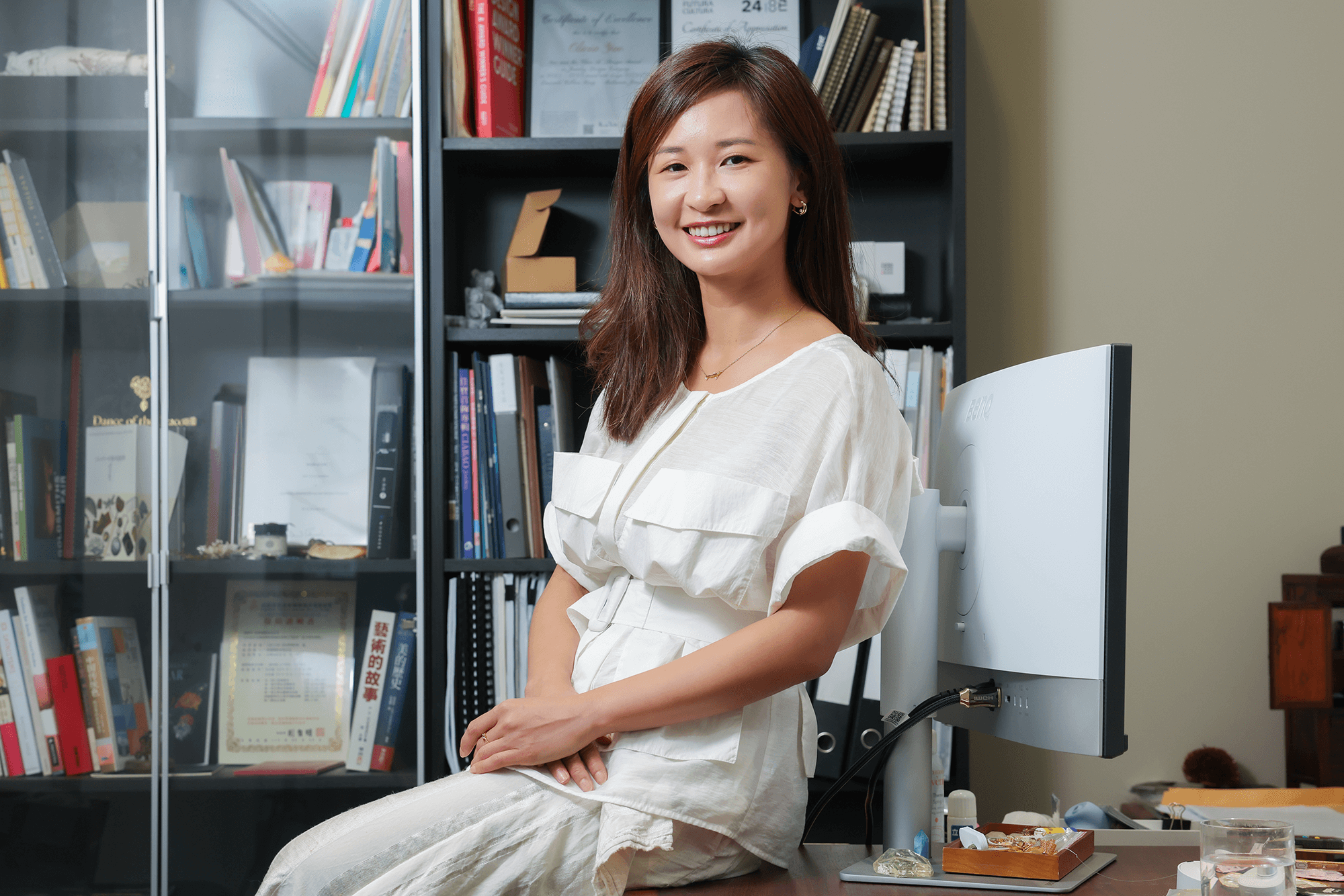 「每天都生活得閃閃發光」——珠寶設計師 Olivia Yao 在工作室裡，讓設計靈感與日常交融。