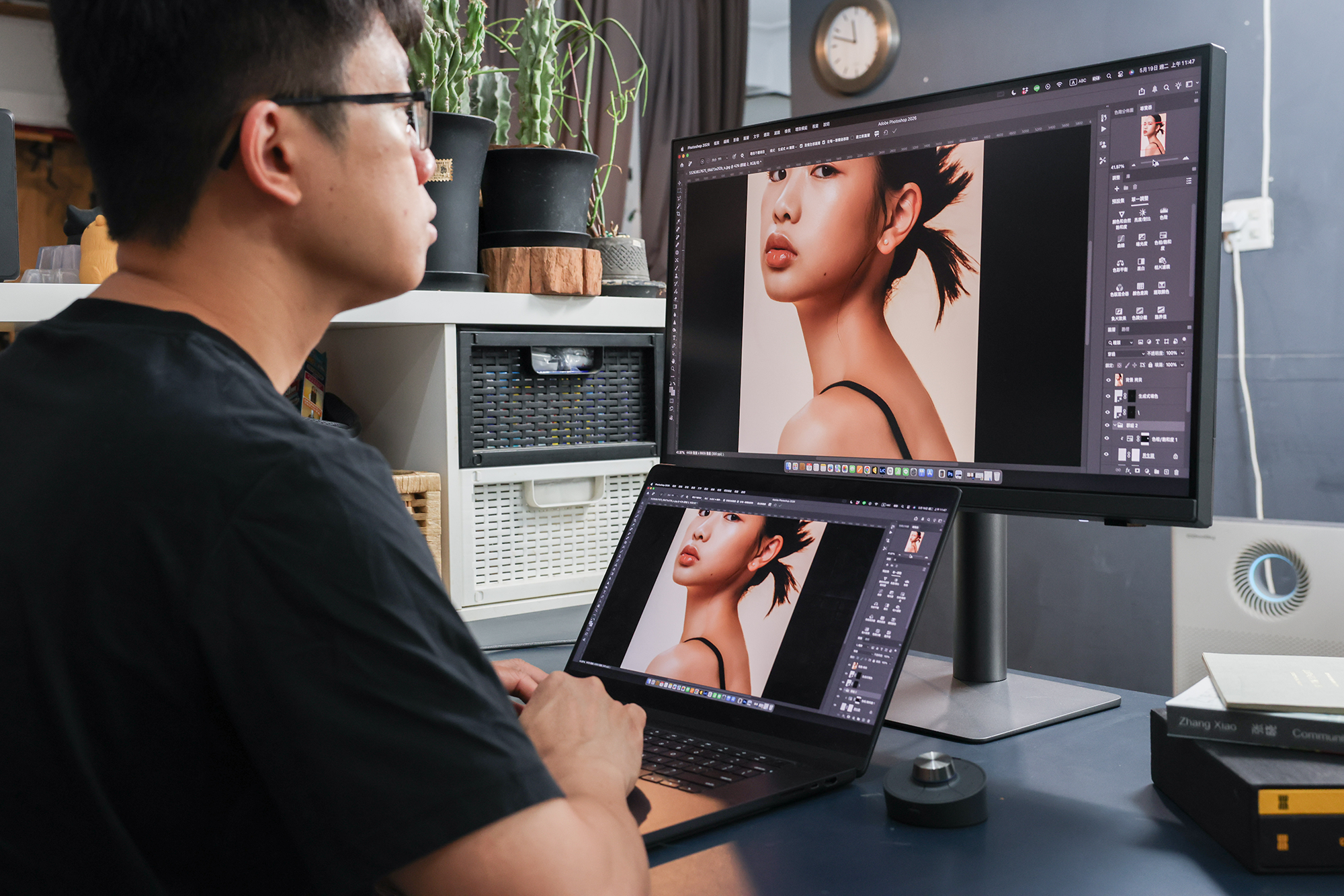人像修圖最考驗色彩的嚴謹度，BenQ Creative Pro PD2732U 憑藉涵蓋 99% Adobe RGB 的廣色域與國際 Pantone雙認證，將專業大廠的色彩科學轉化為數位暗房裡最值得信賴的國際標準。