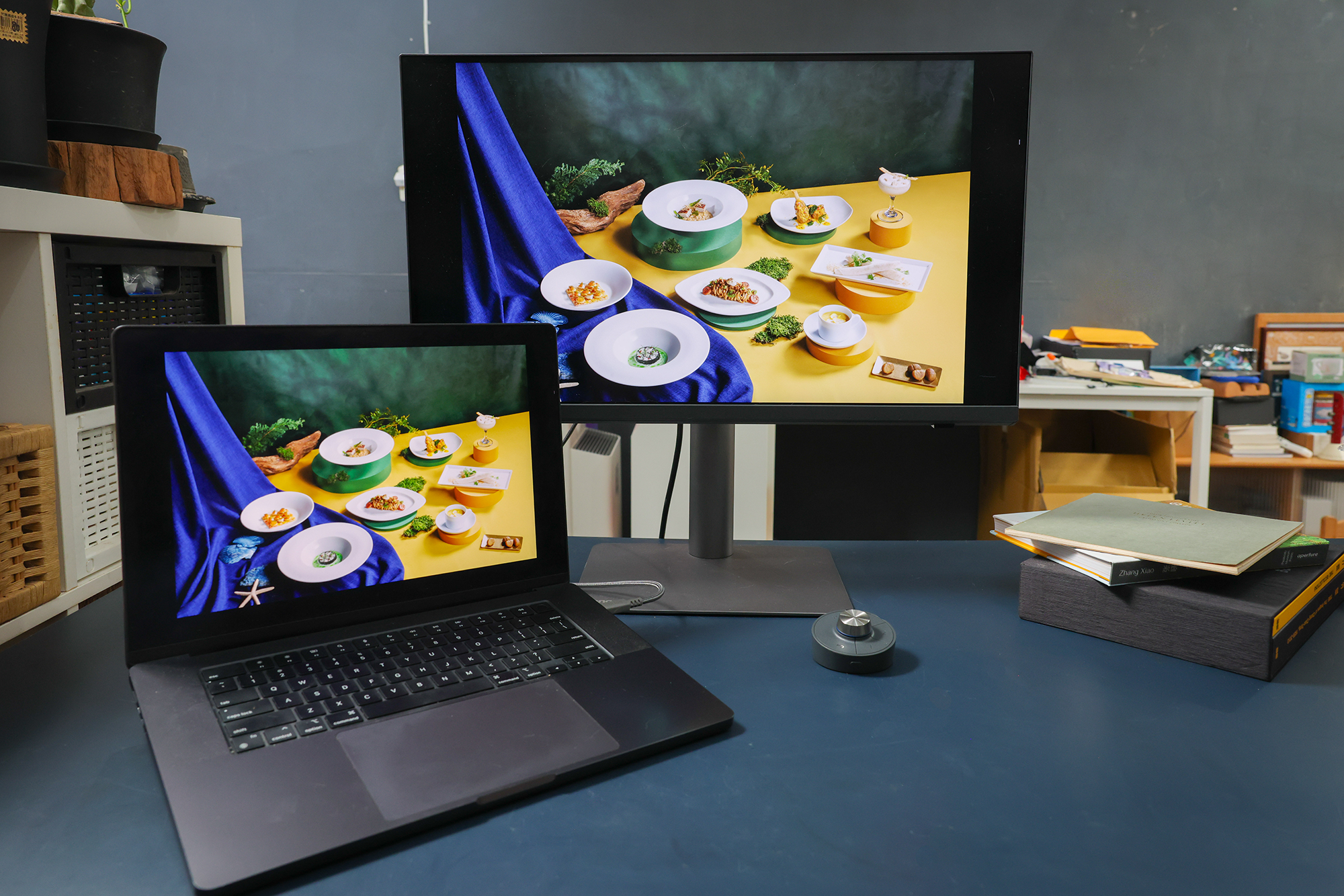BenQ Creative Por PD2732U 與 Mac 系統的無縫匹配，支援 Thunderbolt 4 高速傳輸，僅需一條線就能同時搞定高畫質影像訊號與筆電充電。