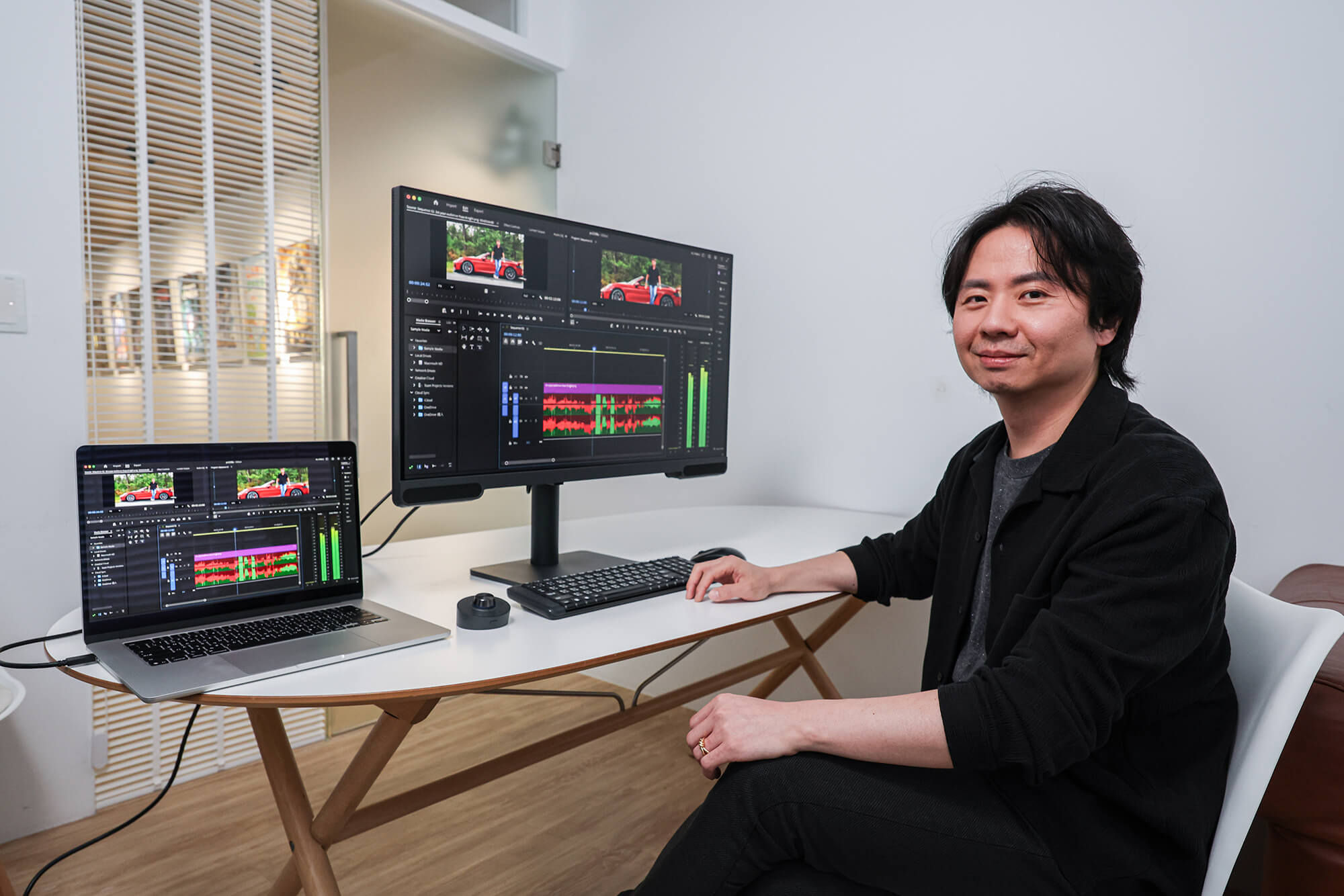 雙螢幕協作環境中，PV3200U的跨屏色準功能讓使用者可以同時處理多個工作視窗，不必擔心色彩差異造成的判斷錯誤。