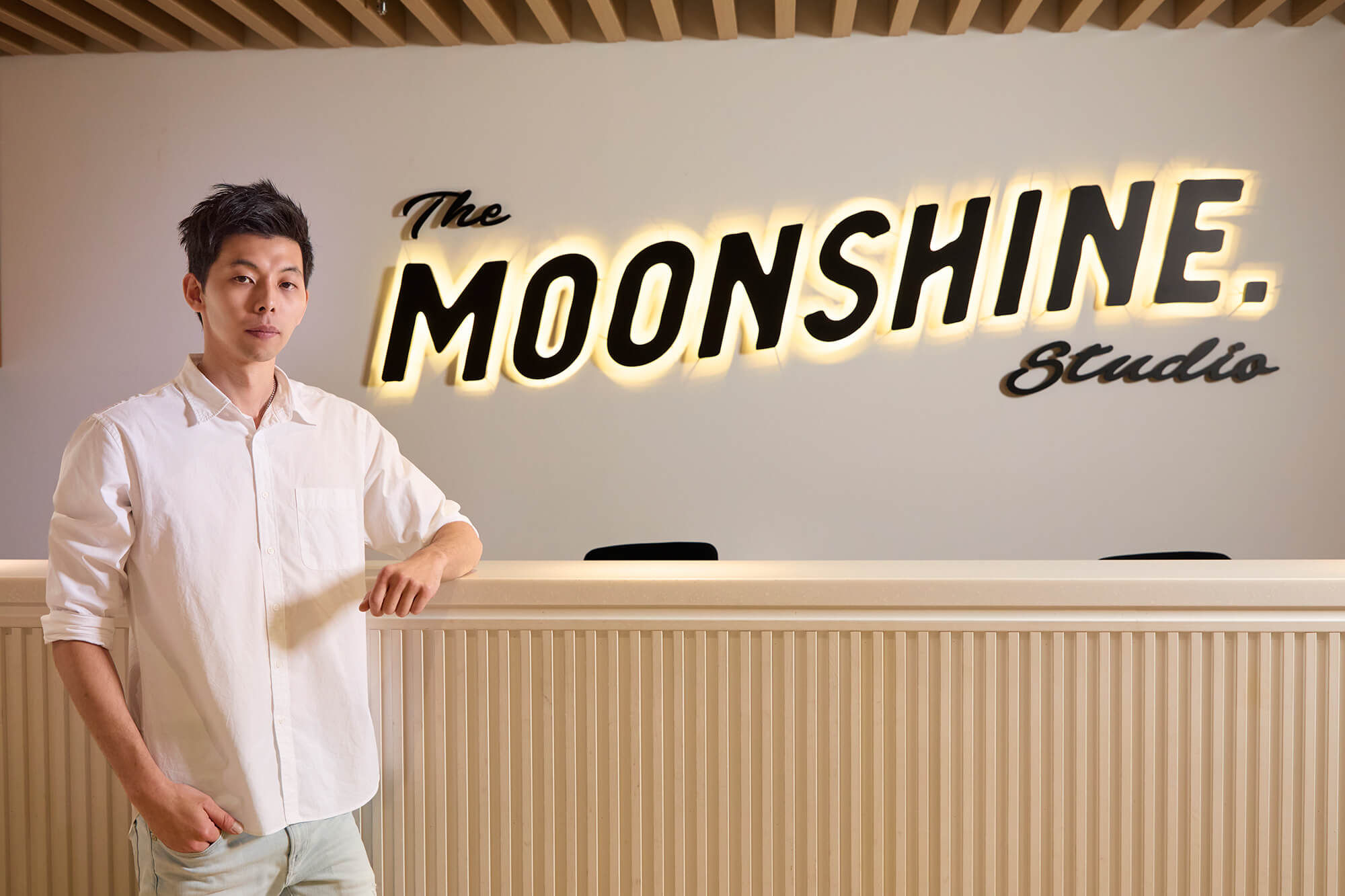 長年專注於3D建模與光影美術創作，林廷穎帶領團隊以細膩觀察與真實質感構築虛擬世界。