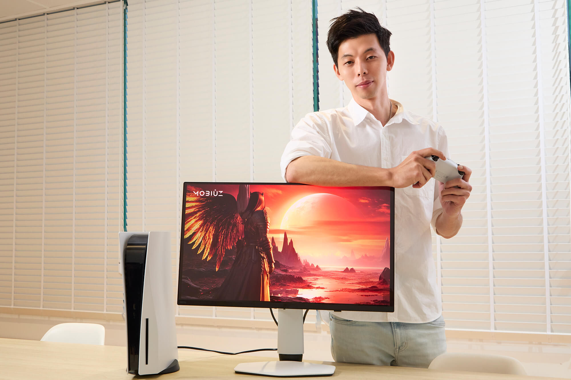 林廷穎以專業美術眼光實測 BenQ MOBIUZ EX271UZ，體驗色彩調校實力在第四代 OLED 面板上的綻放，帶來驚豔的真實景深與沉浸感。