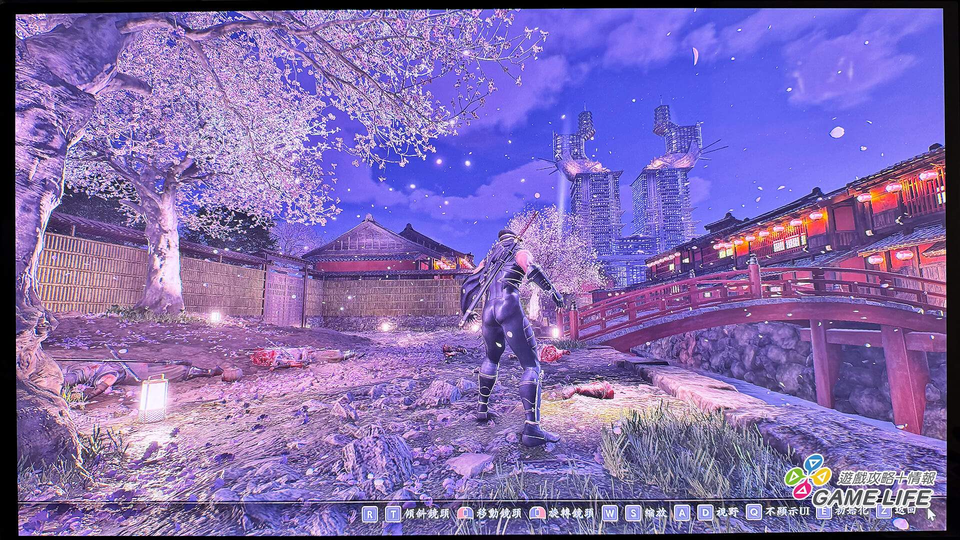 櫻花隨風吹落飄動、斷肢與噴濺的血液，暴力美學令人沉浸。