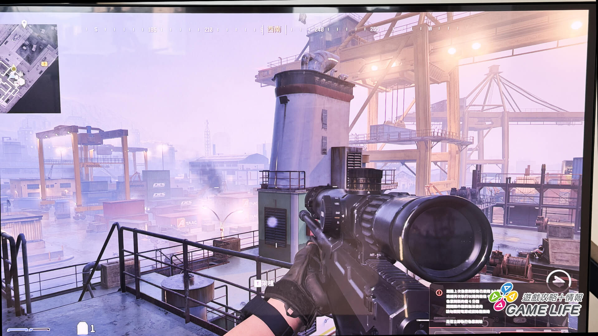 因為在室內開燈且具有陽光的環境下，左上角就出現了不可避的反光。玩了超過 8 小時，右下角就會跳出通知螢幕該休息一下了（不是應該請我休息嗎？）